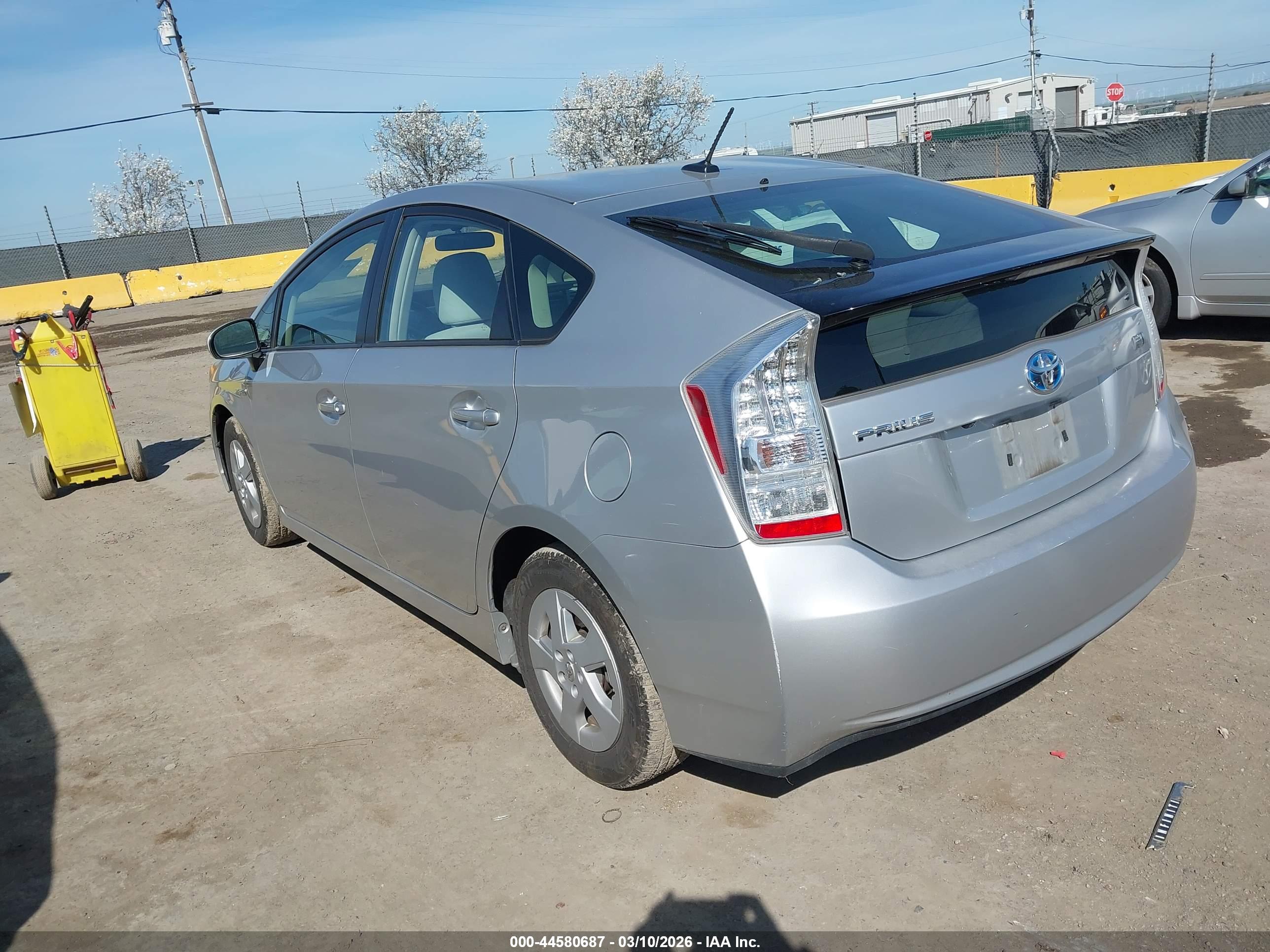 TOYOTA PRIUS image 3