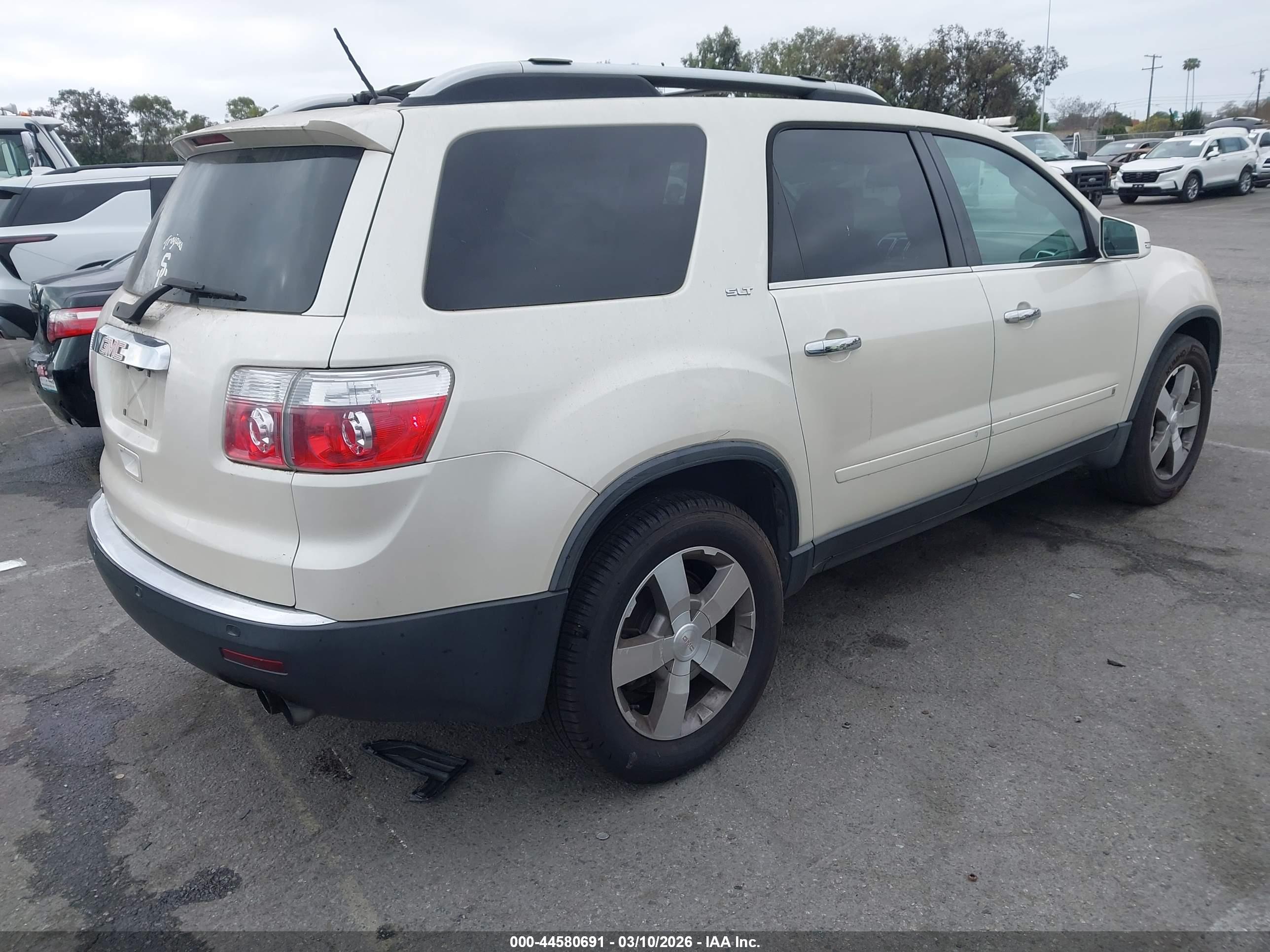 GMC ACADIA image 4