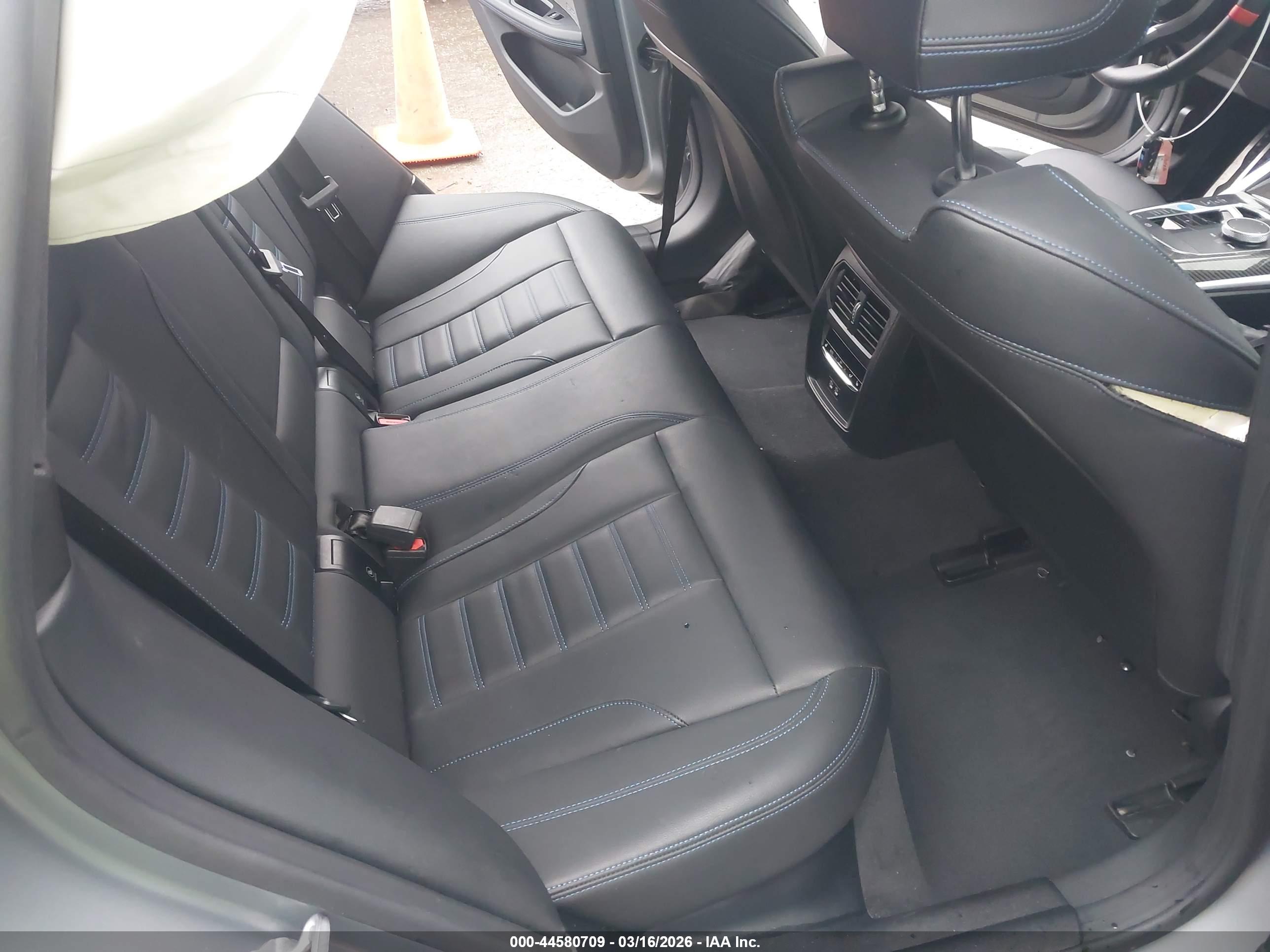 BMW I4 image 8