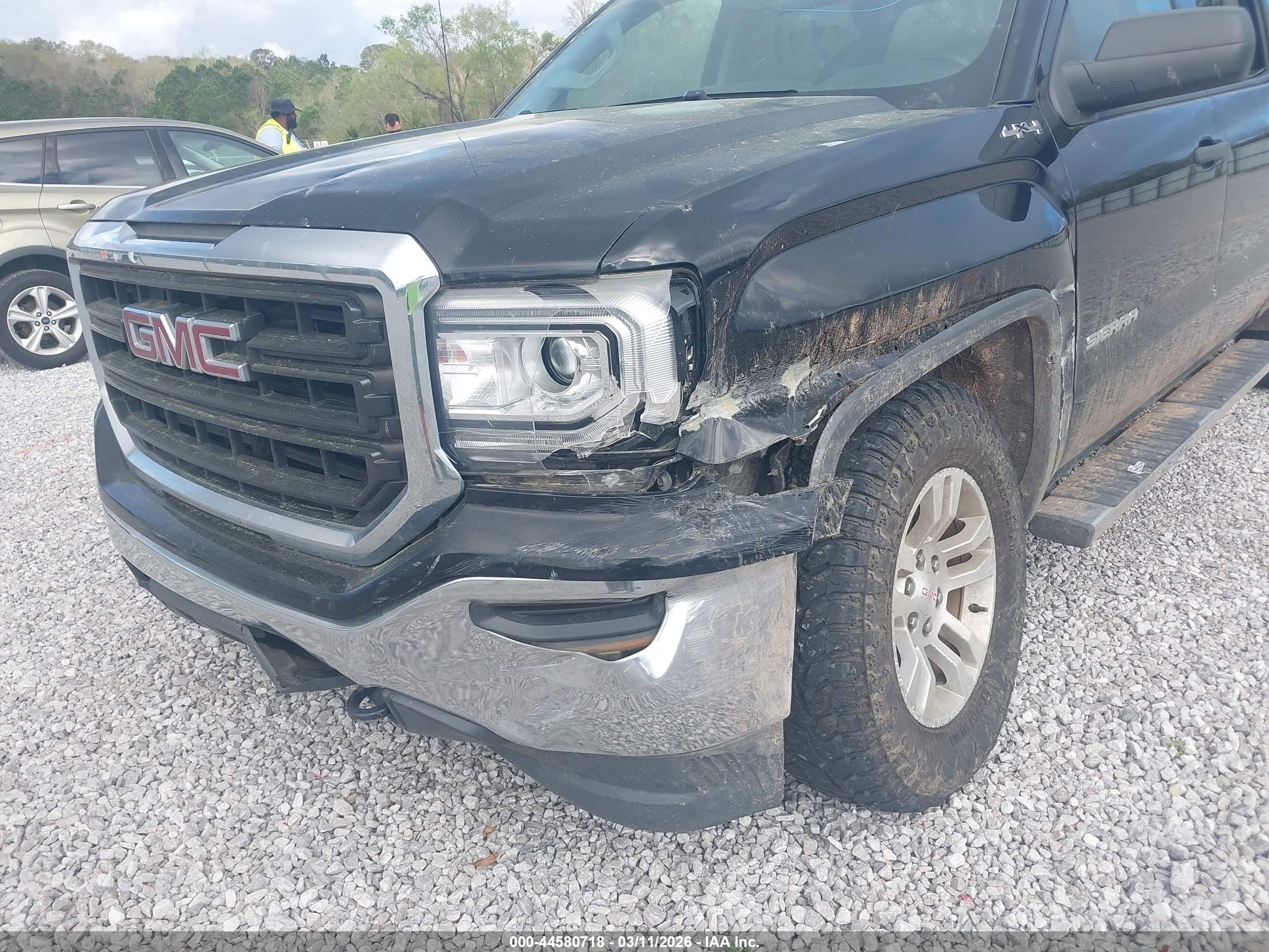 GMC SIERRA image 6