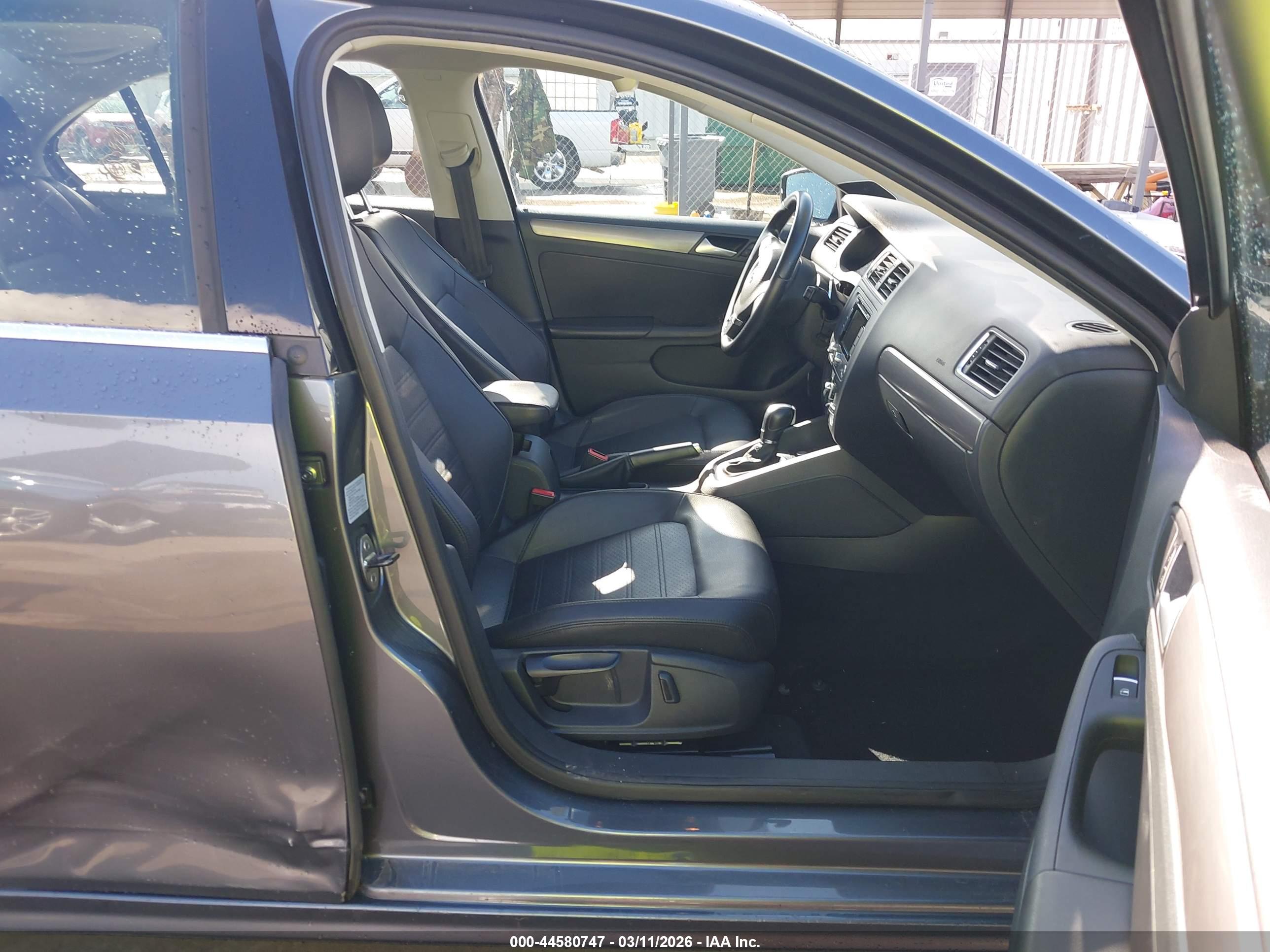 VOLKSWAGEN JETTA image 5