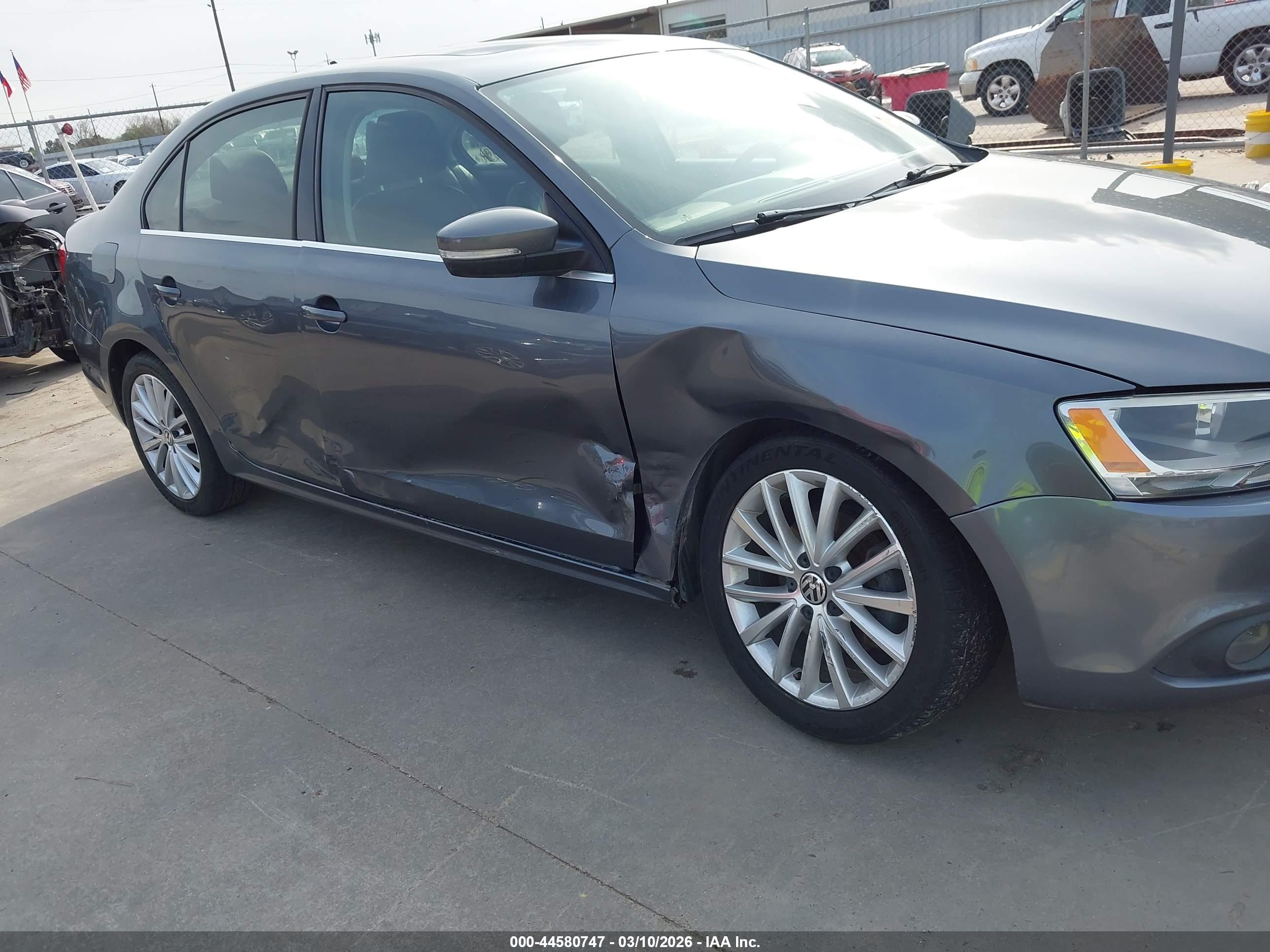 VOLKSWAGEN JETTA image 6