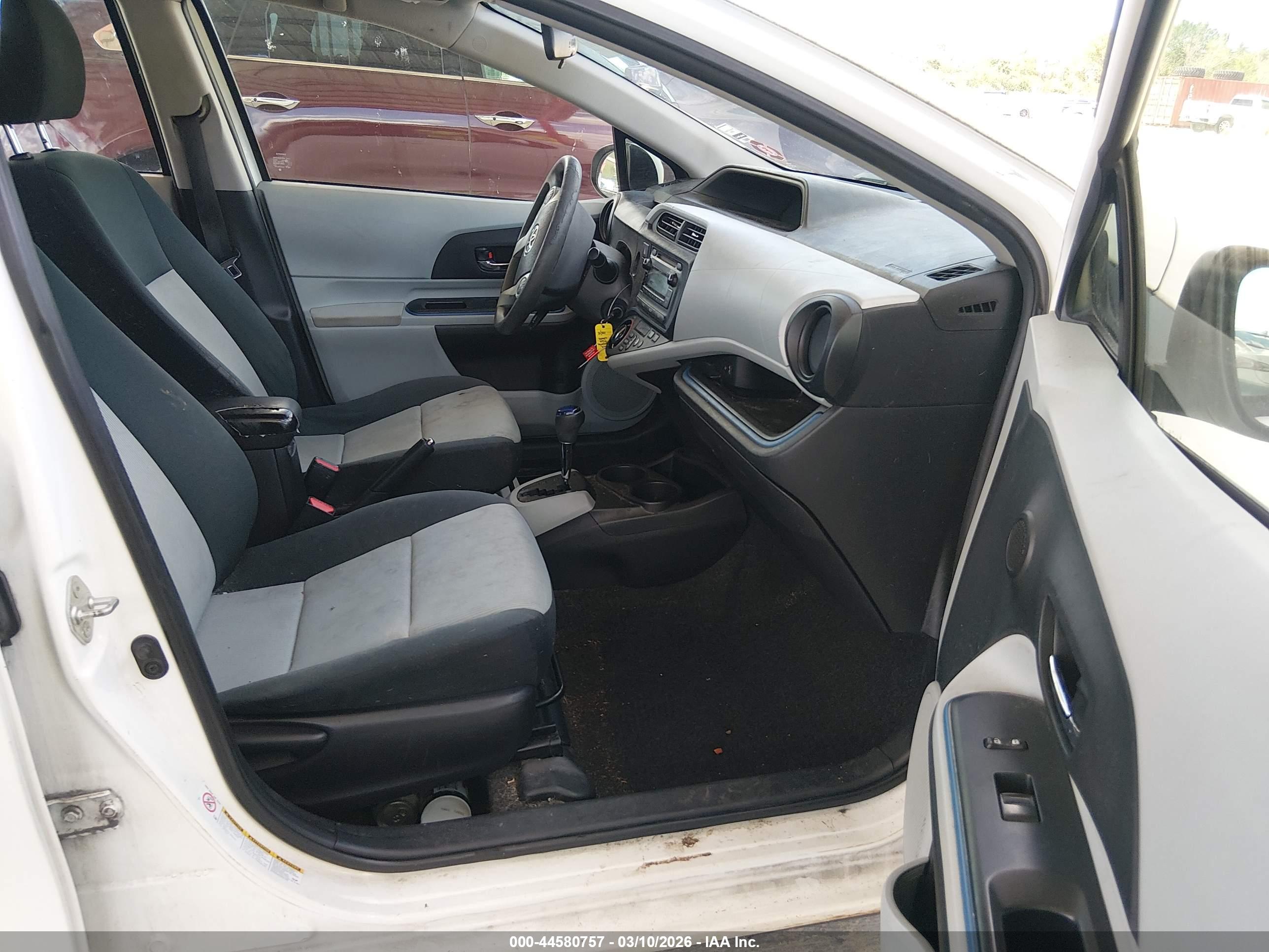 TOYOTA PRIUS image 5
