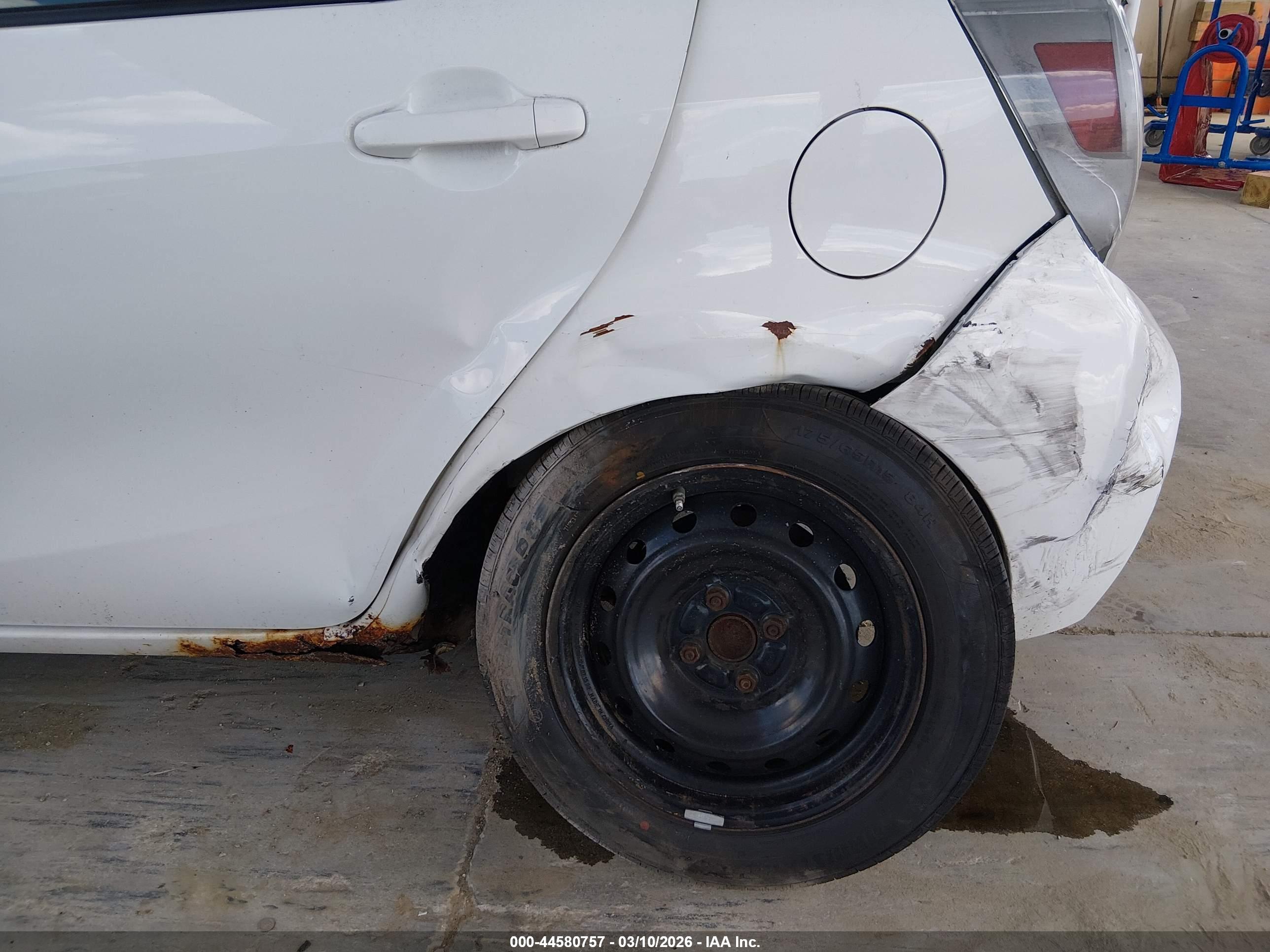 TOYOTA PRIUS image 6