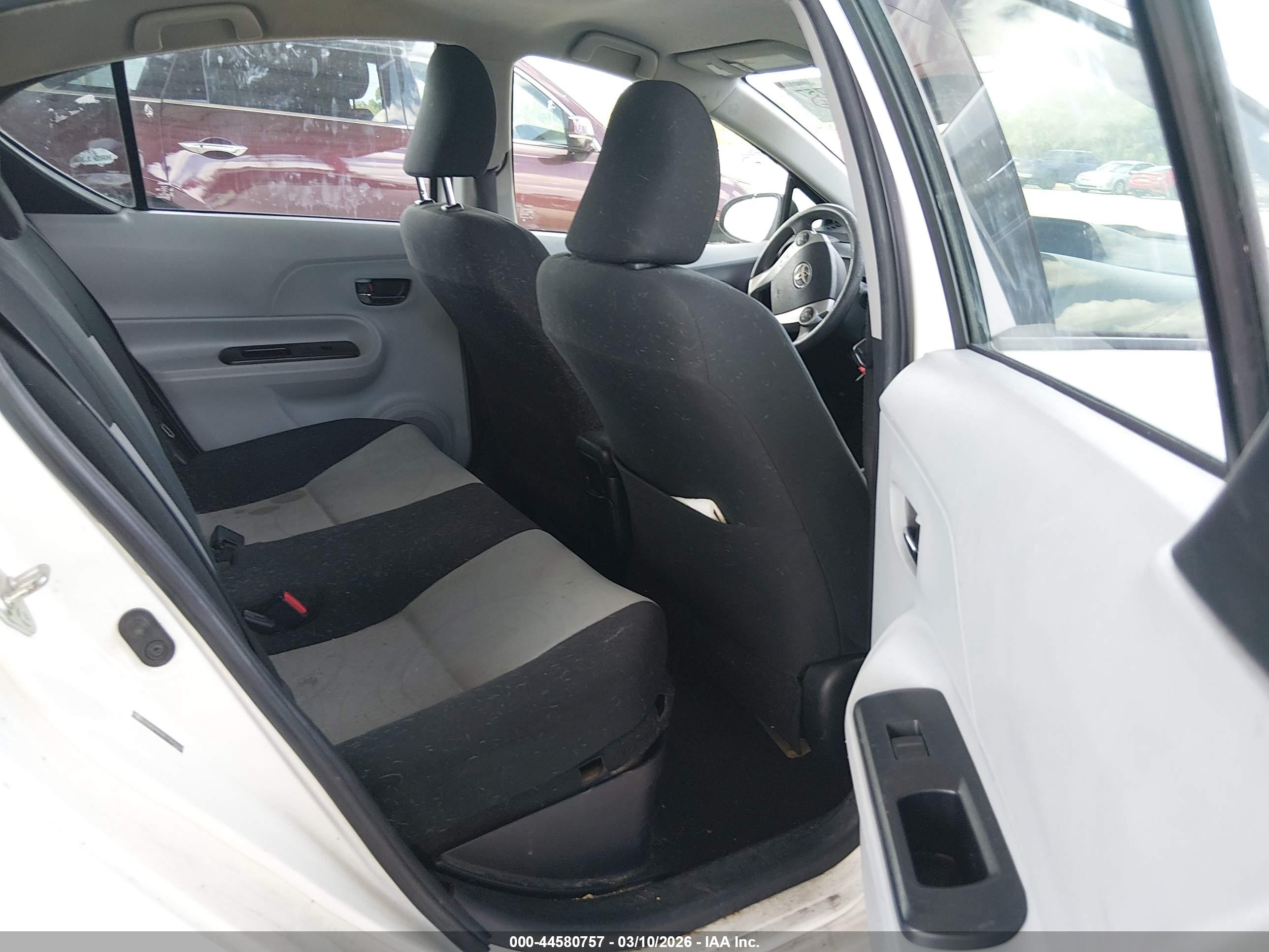 TOYOTA PRIUS image 8