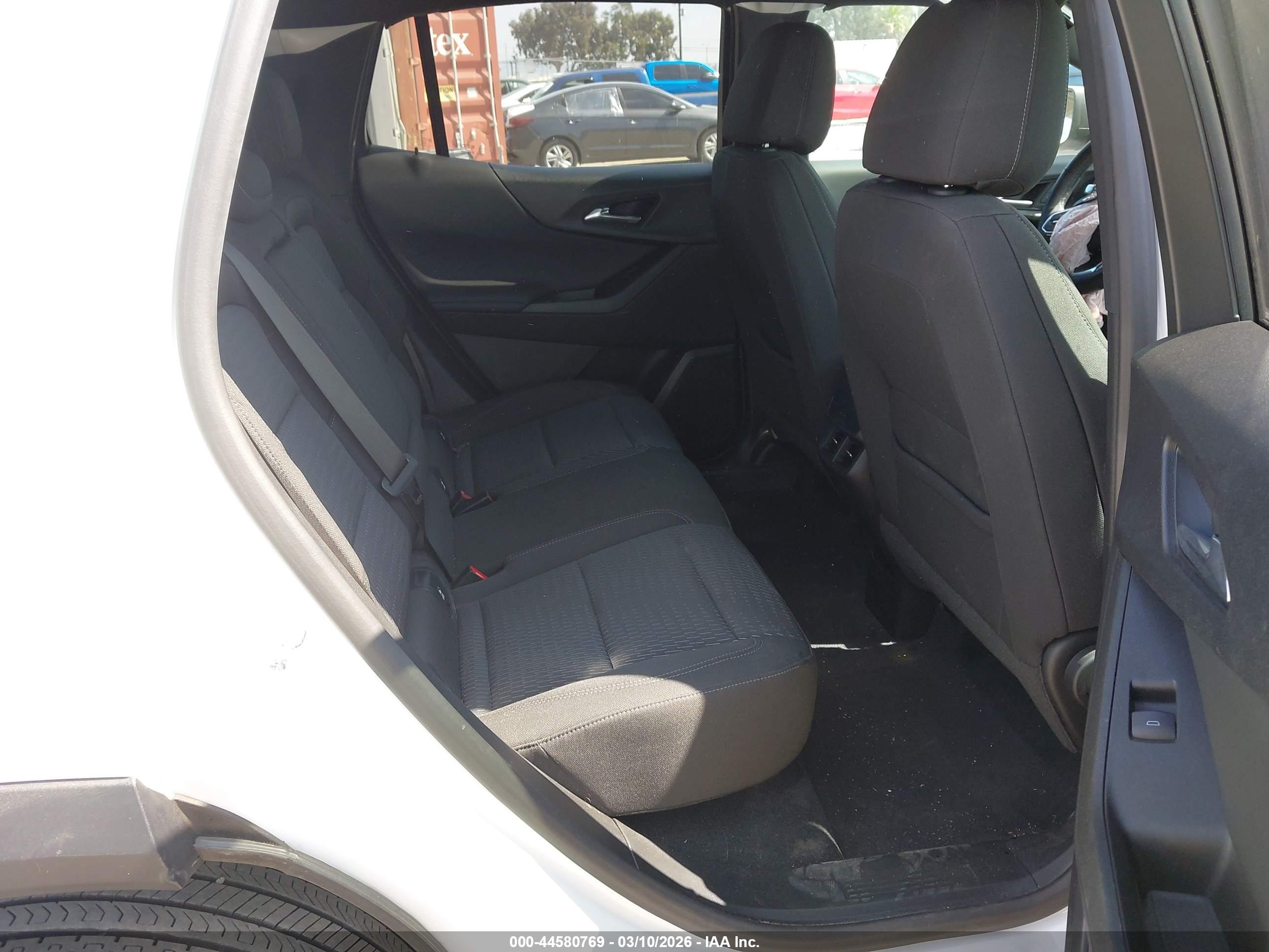 CHEVROLET EQUINOX image 8