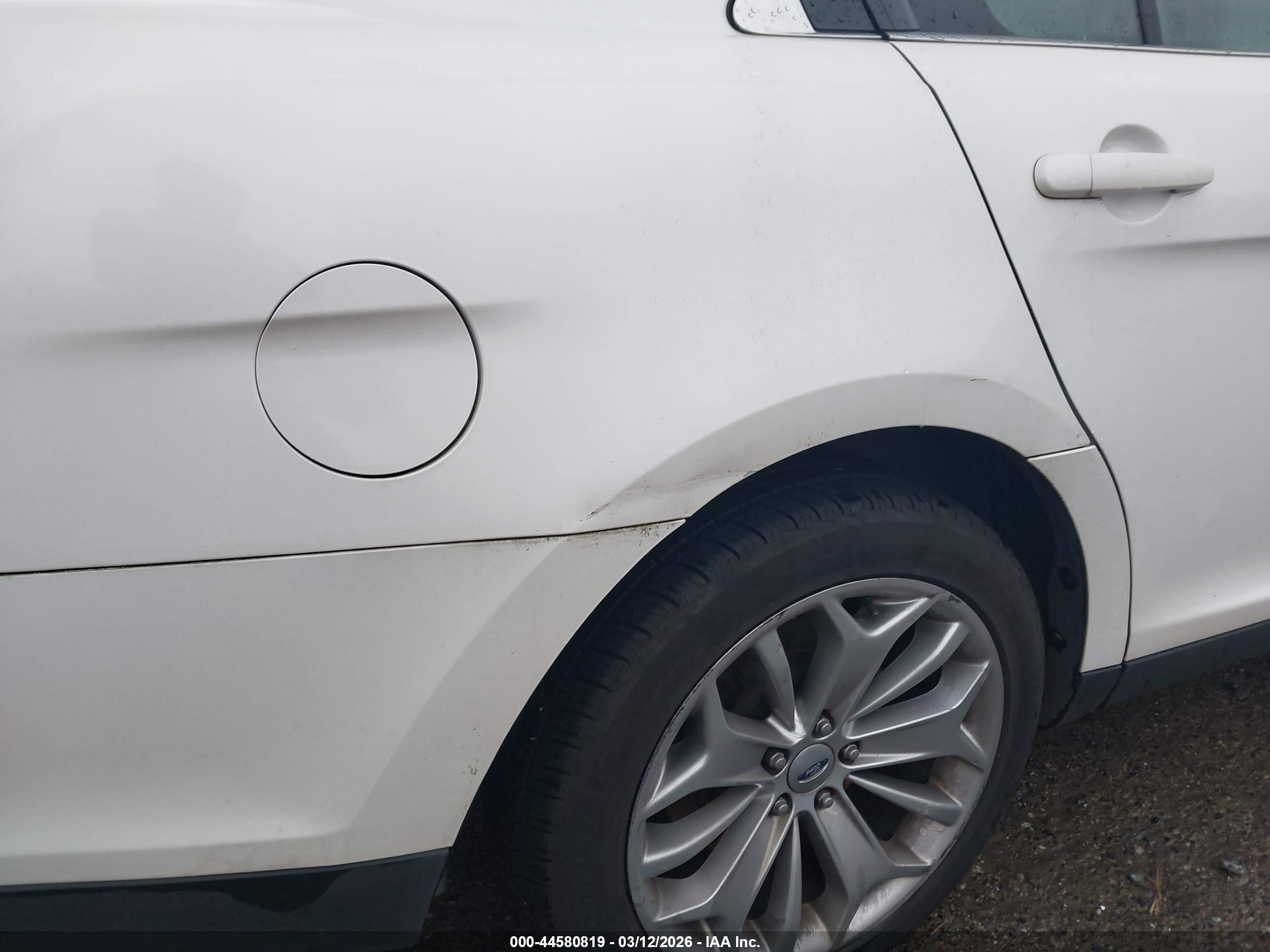 FORD TAURUS image 6