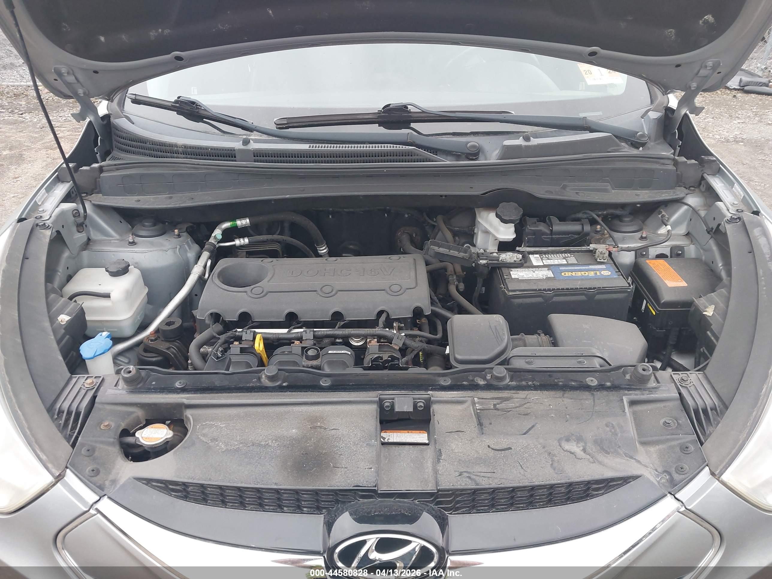 HYUNDAI TUCSON image 10