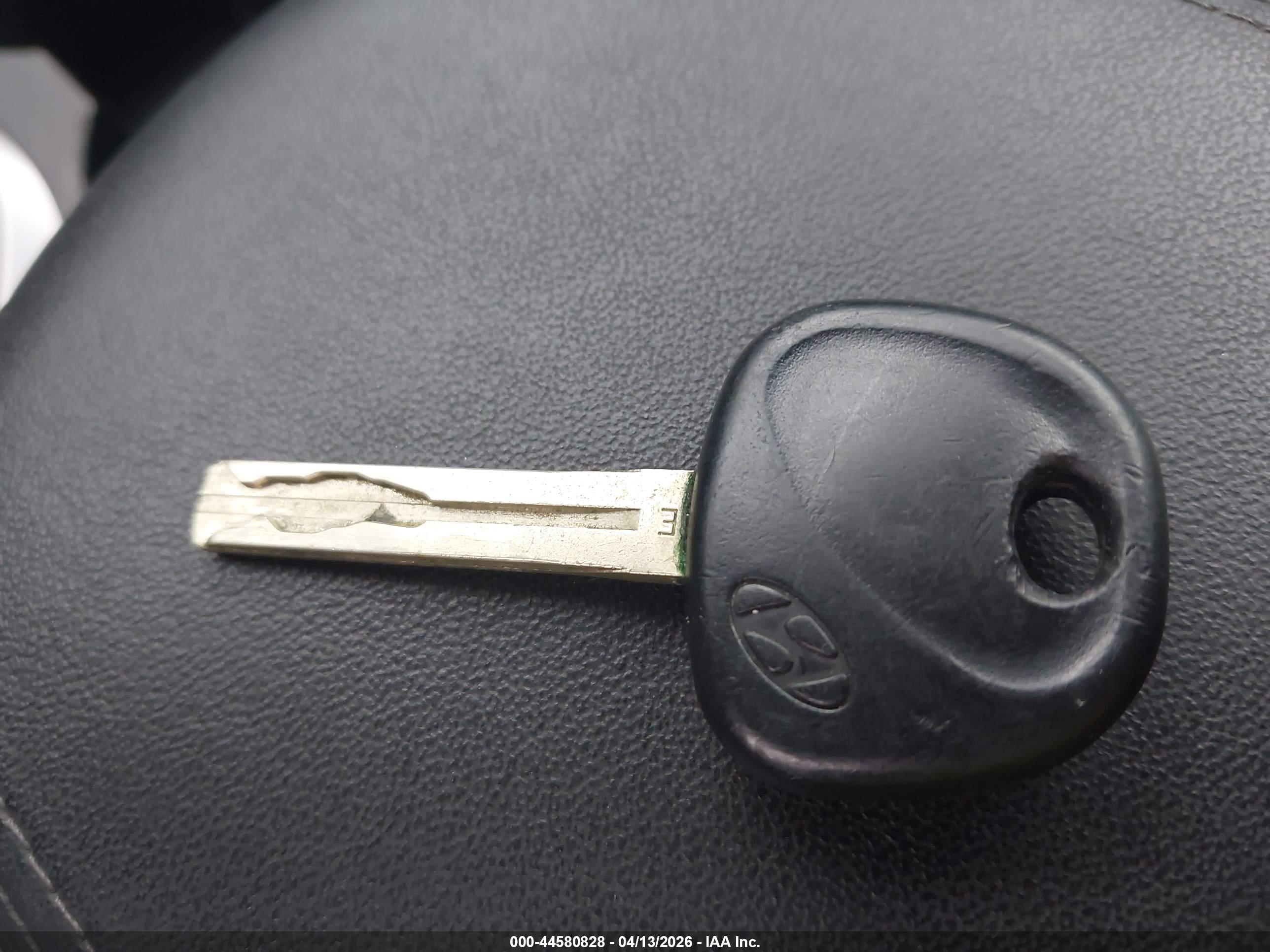 HYUNDAI TUCSON image 11