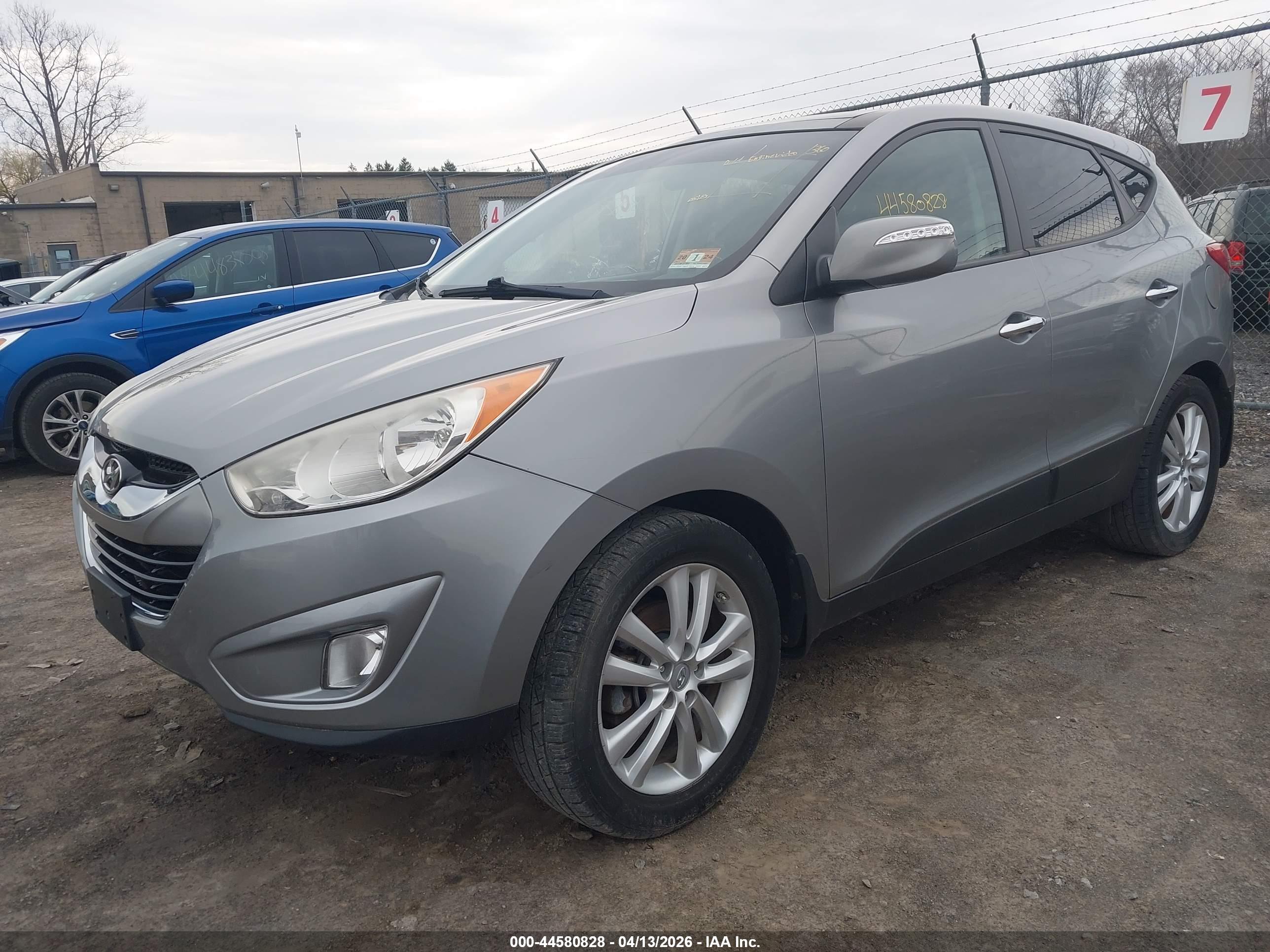 HYUNDAI TUCSON image 2