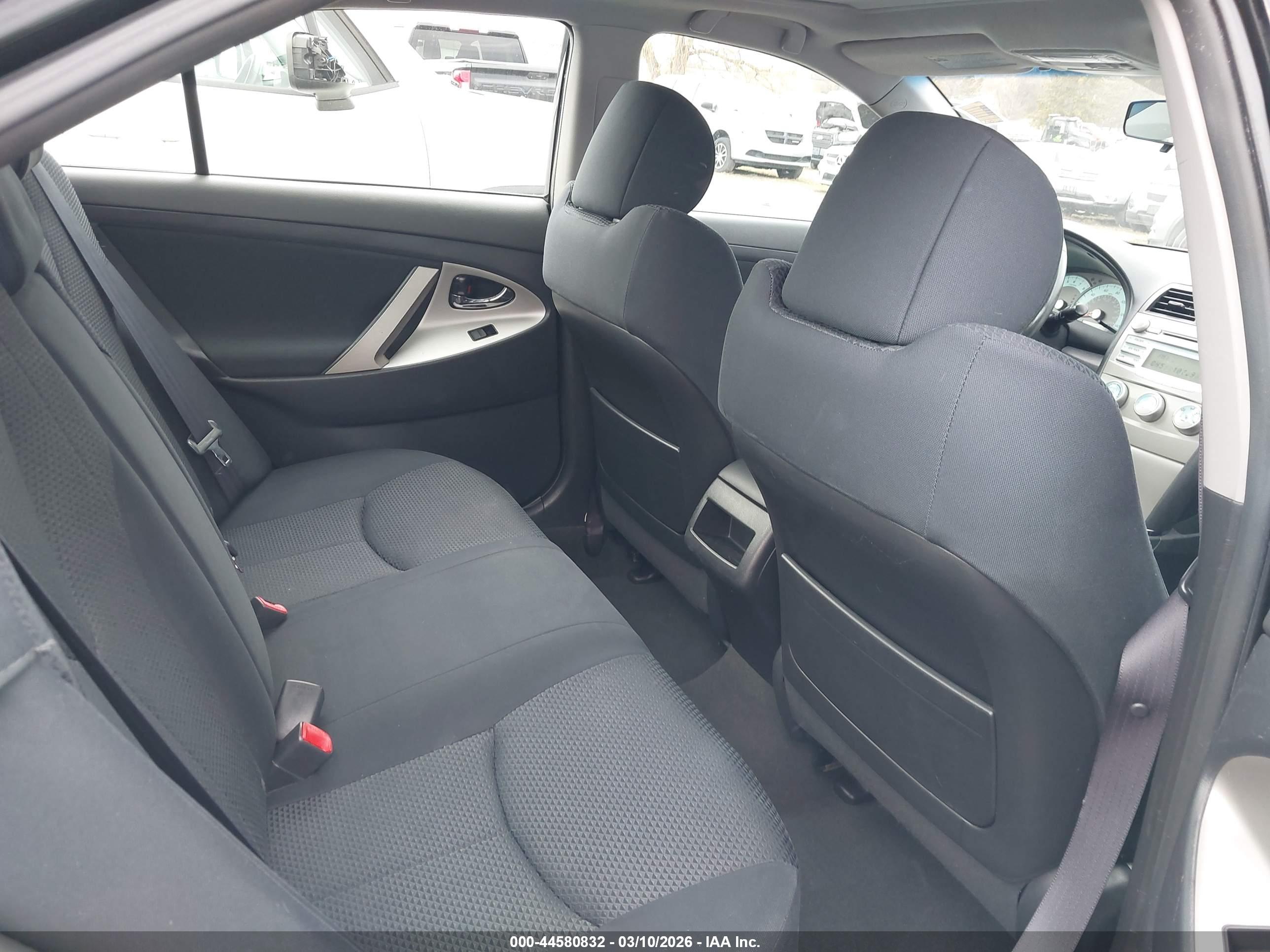 TOYOTA CAMRY image 8