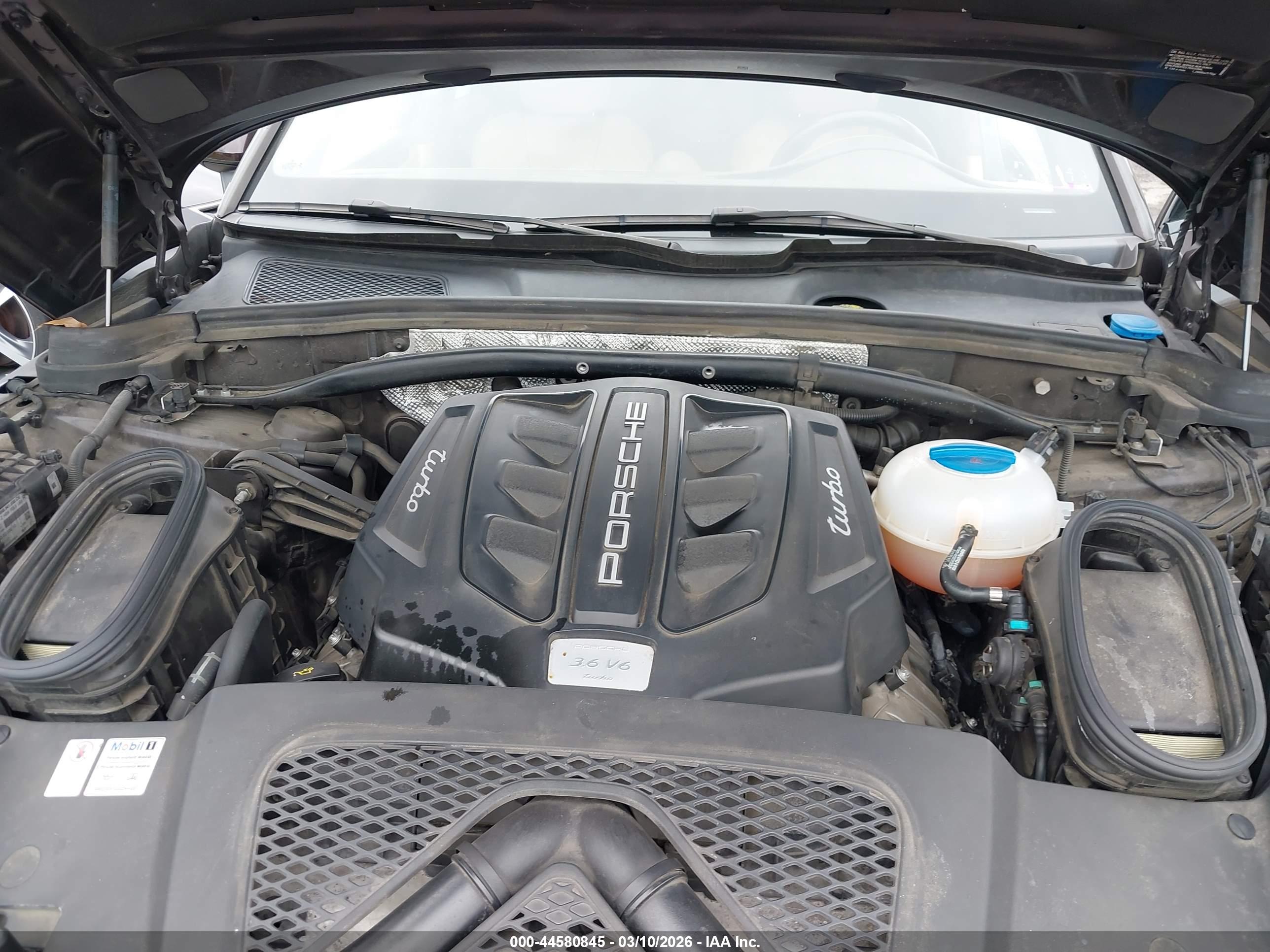 PORSCHE MACAN image 10