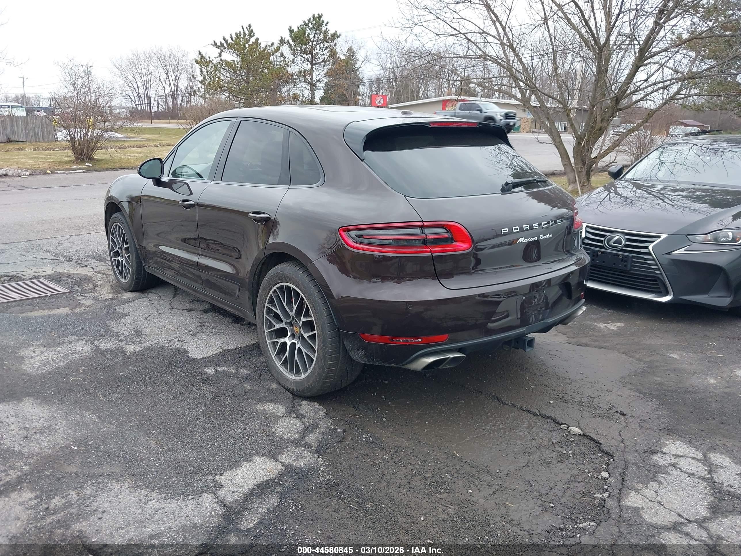 PORSCHE MACAN image 3