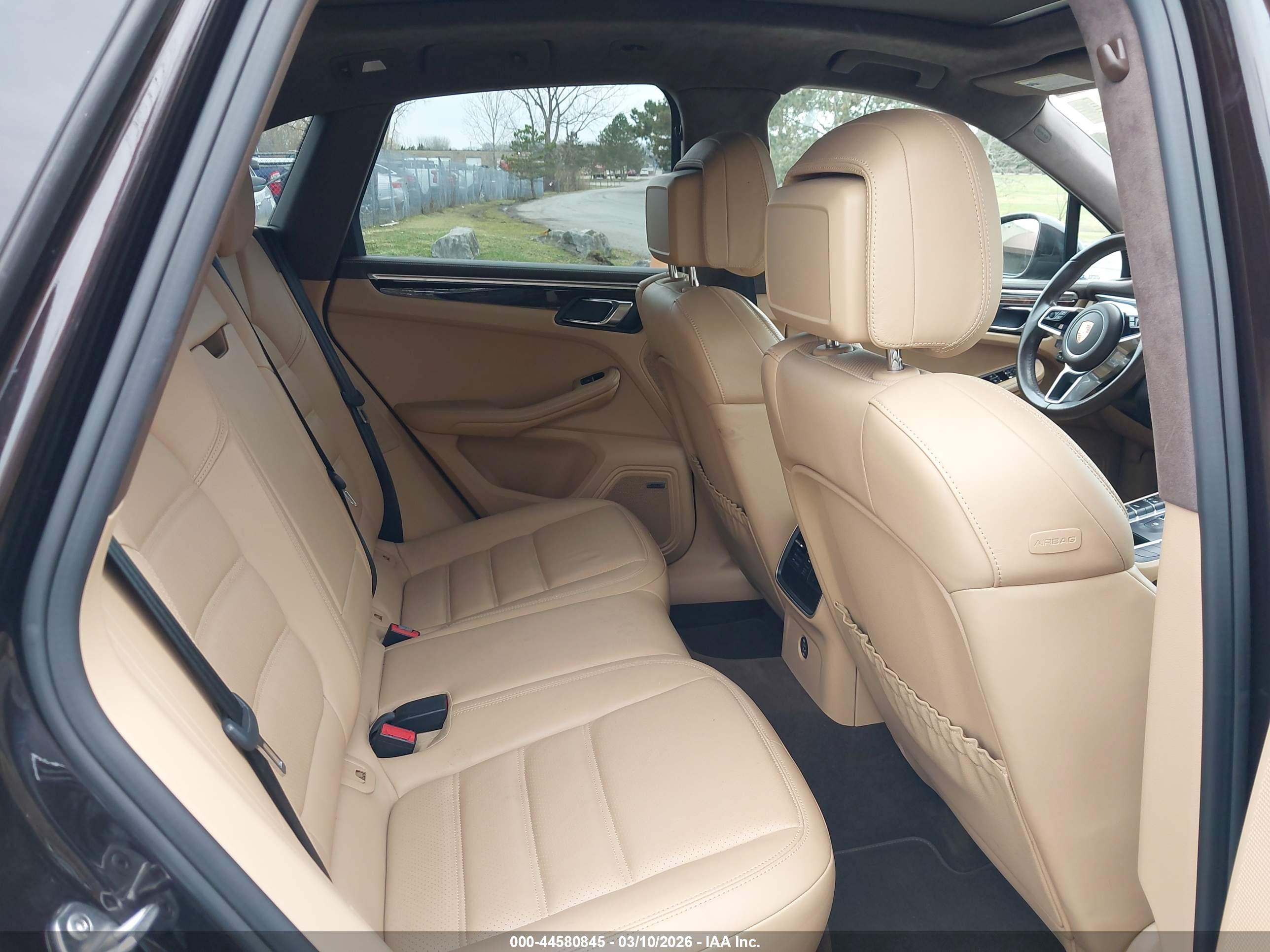 PORSCHE MACAN image 8