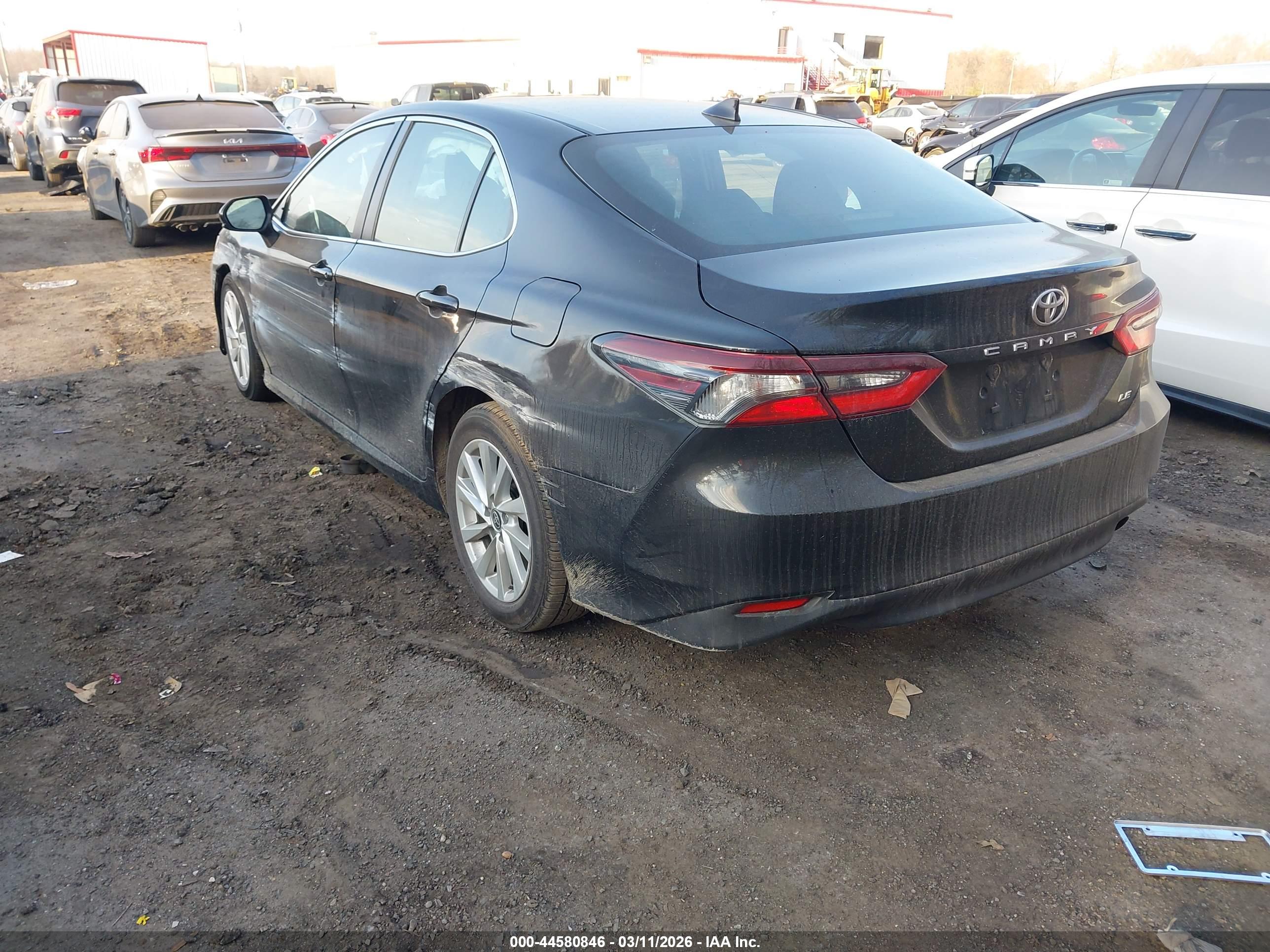 TOYOTA CAMRY image 3