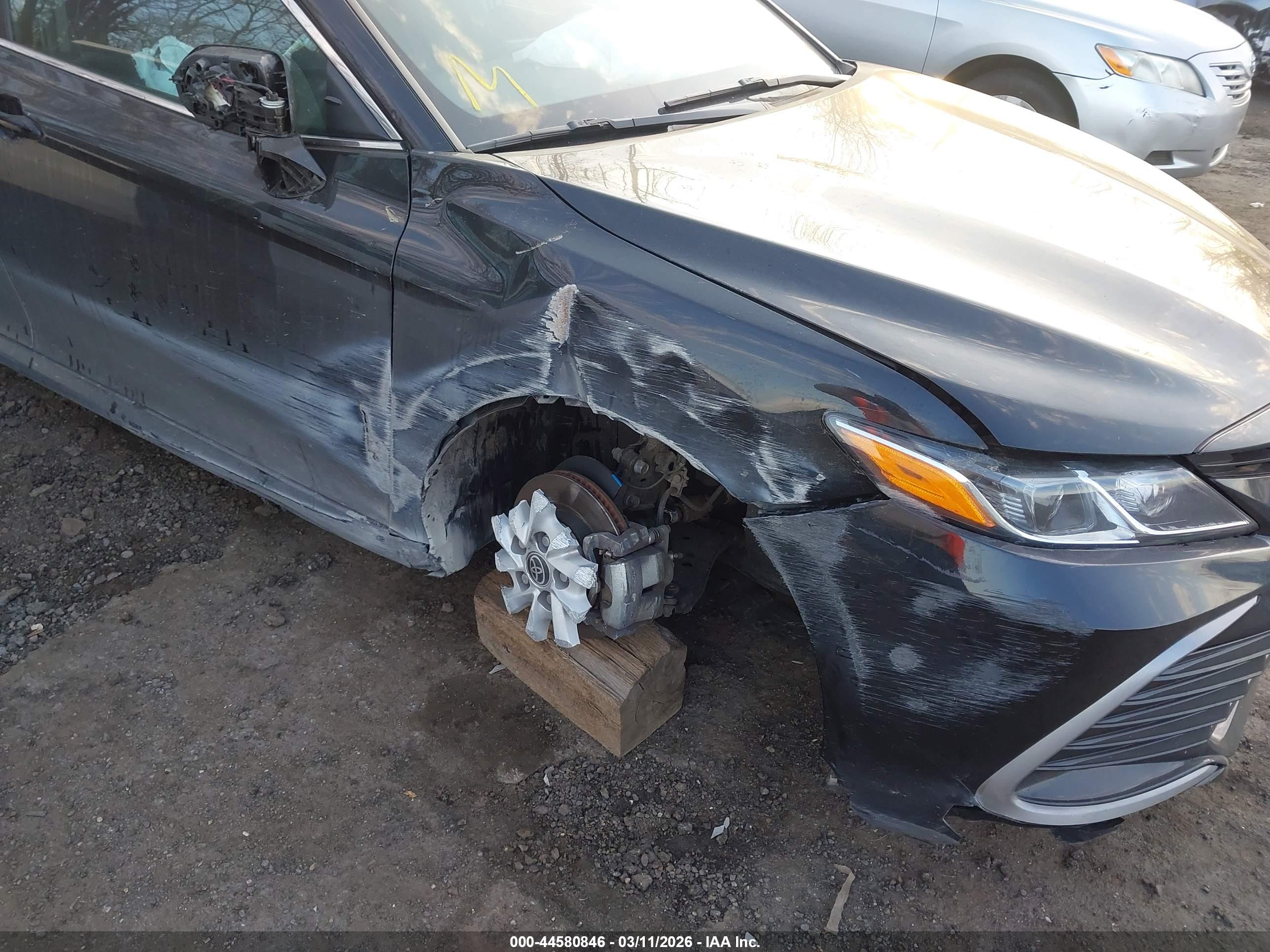 TOYOTA CAMRY image 6
