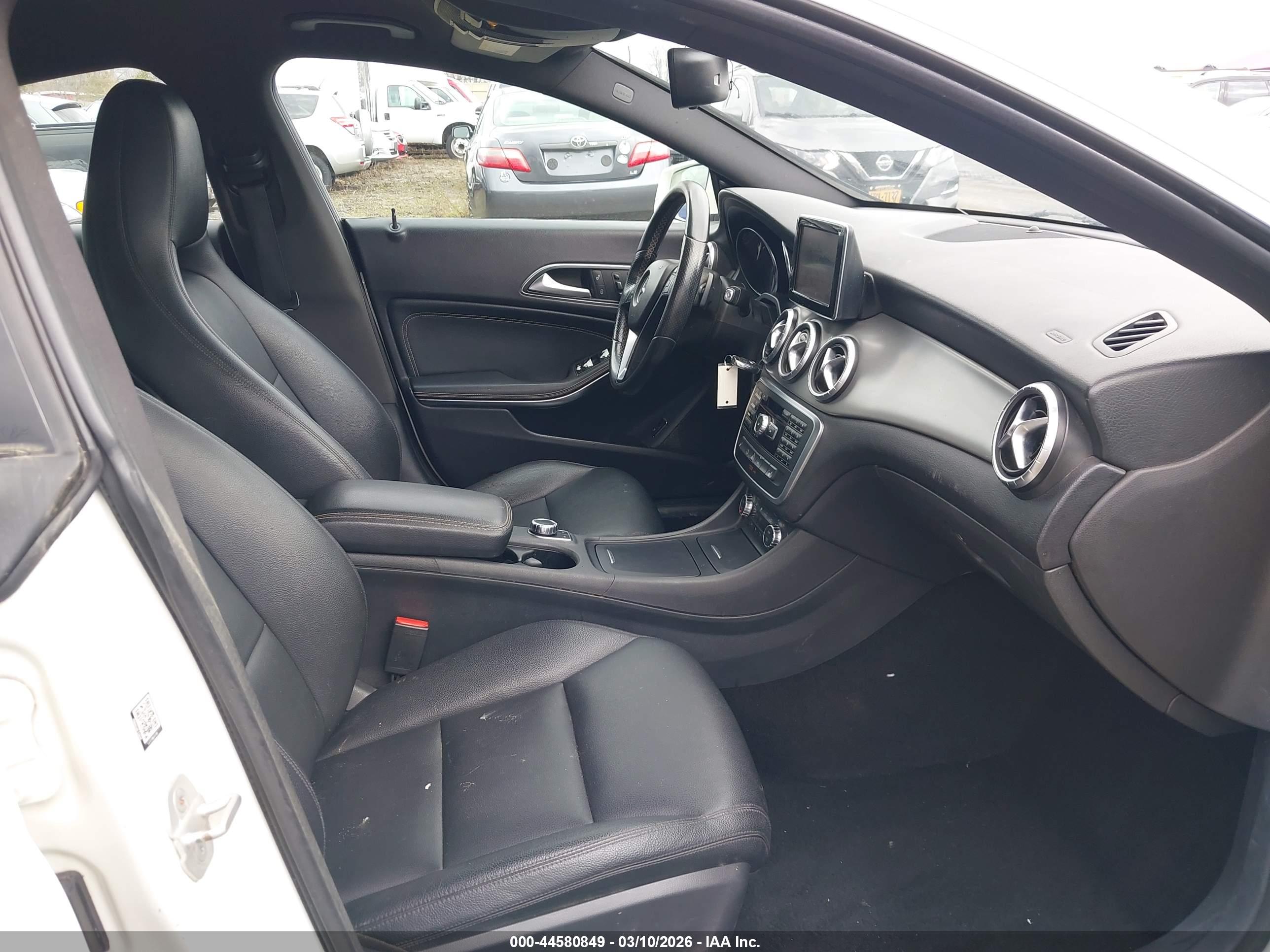 MERCEDES-BENZ CLA image 5