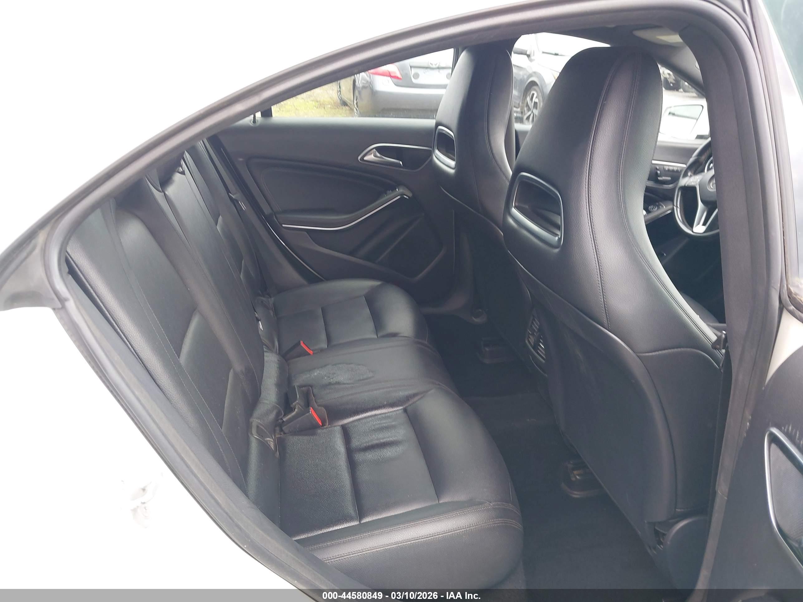 MERCEDES-BENZ CLA image 8