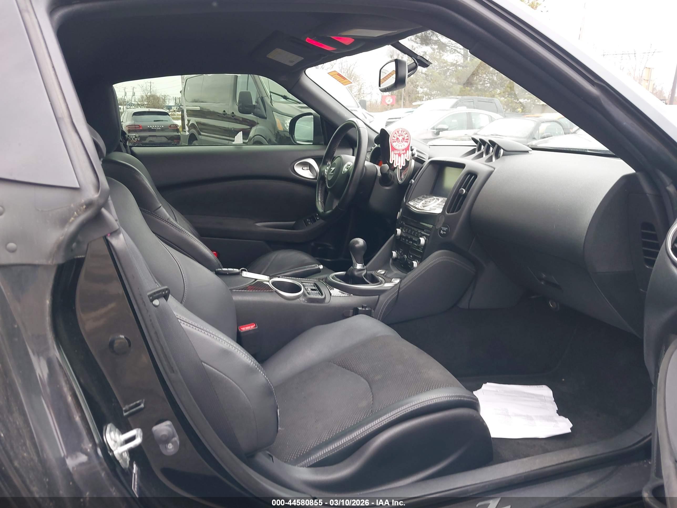 NISSAN 370Z image 5