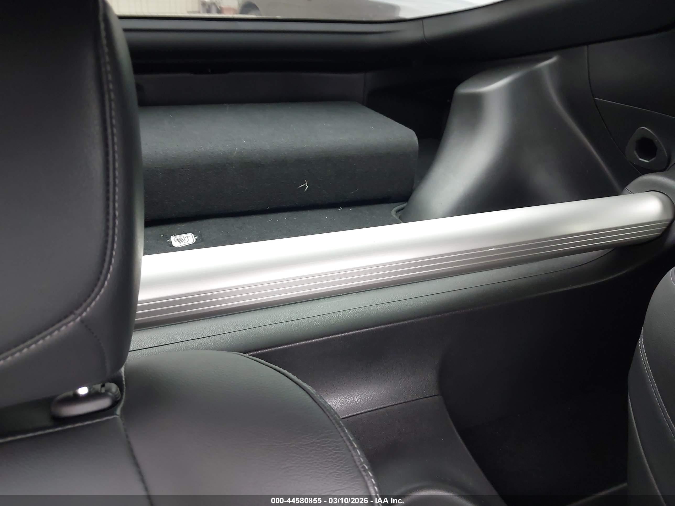 NISSAN 370Z image 8