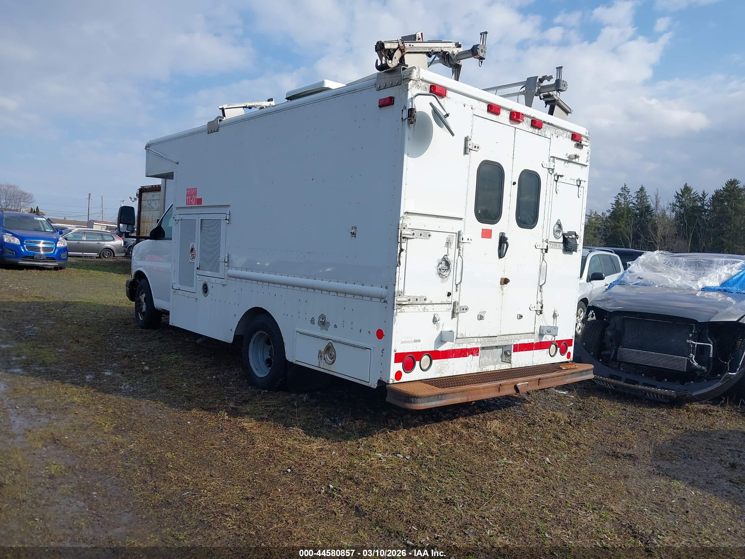 GMC SAVANA image 3