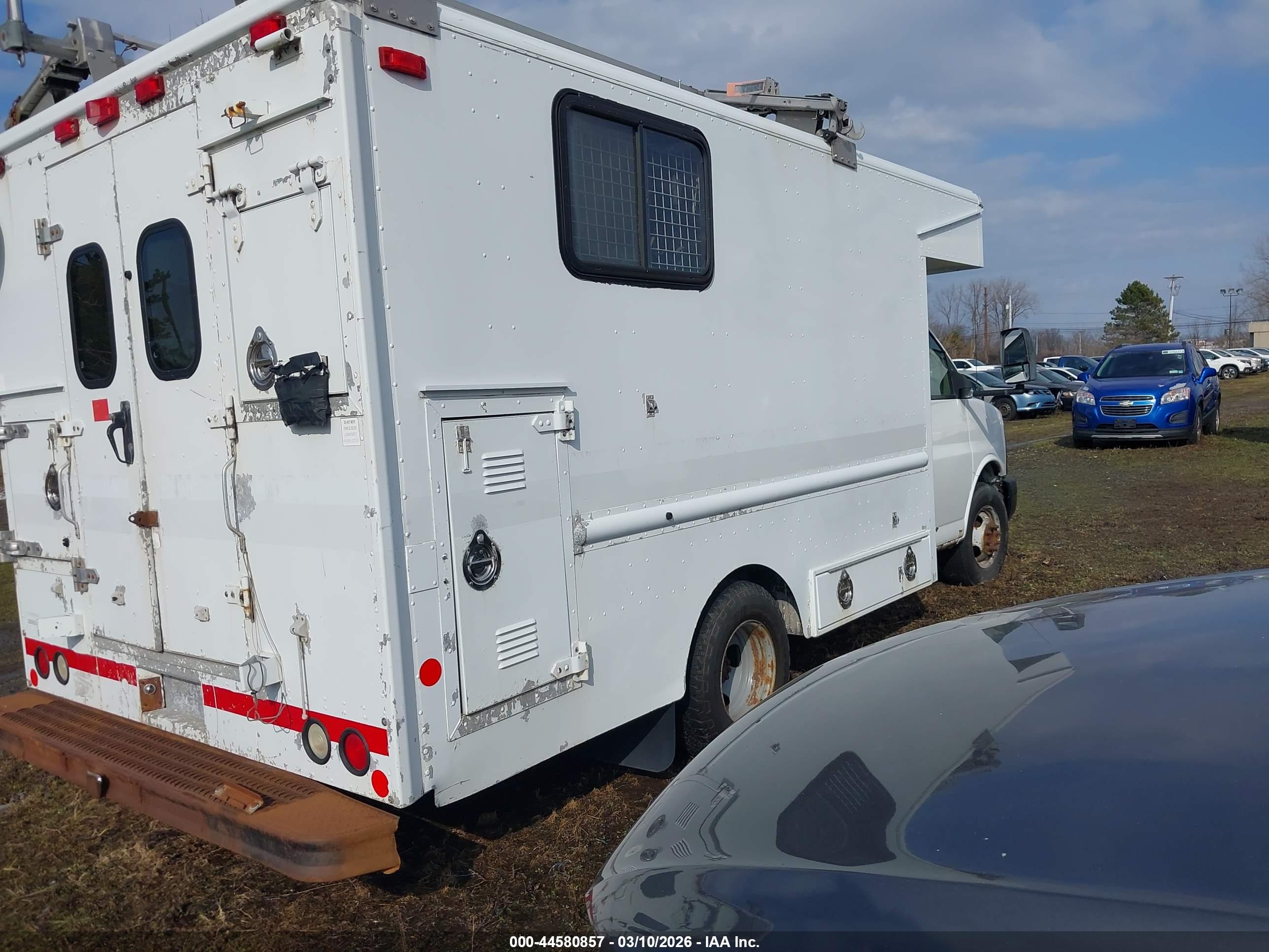GMC SAVANA image 4