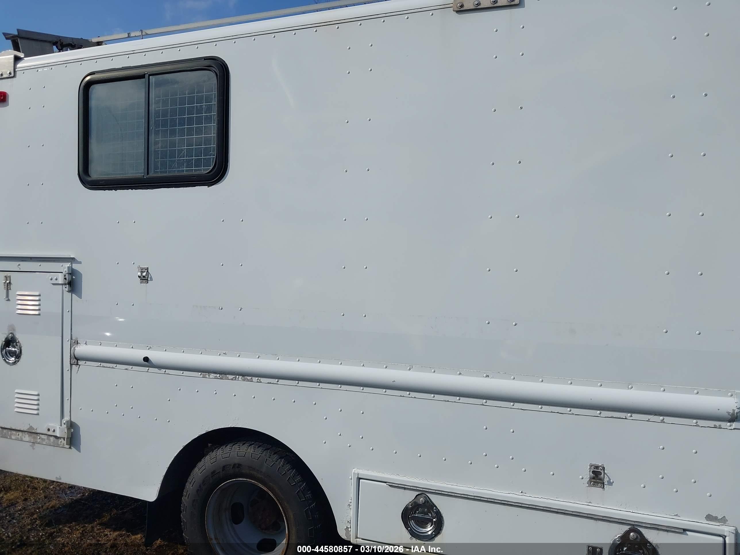 GMC SAVANA image 7
