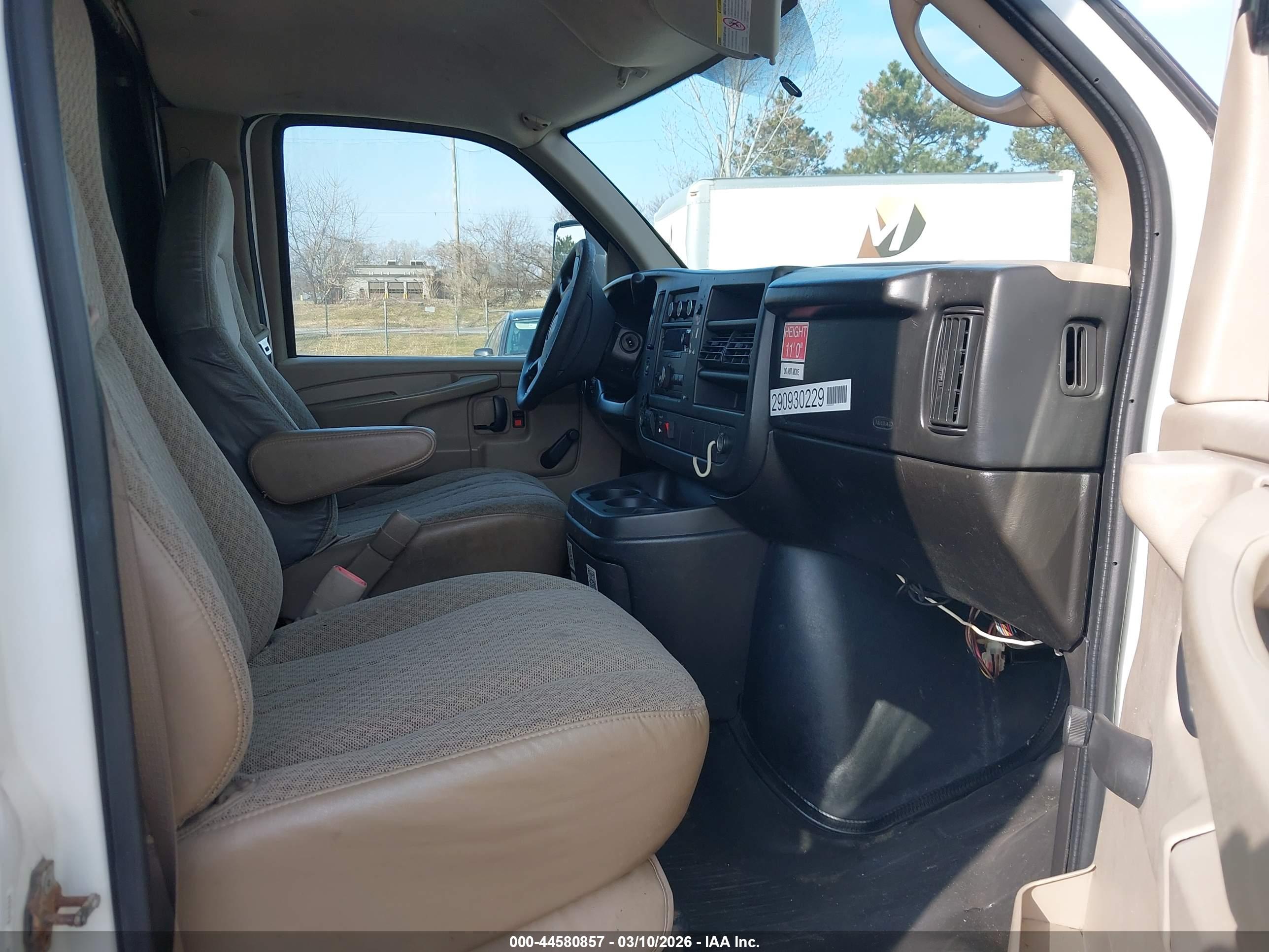 GMC SAVANA image 8