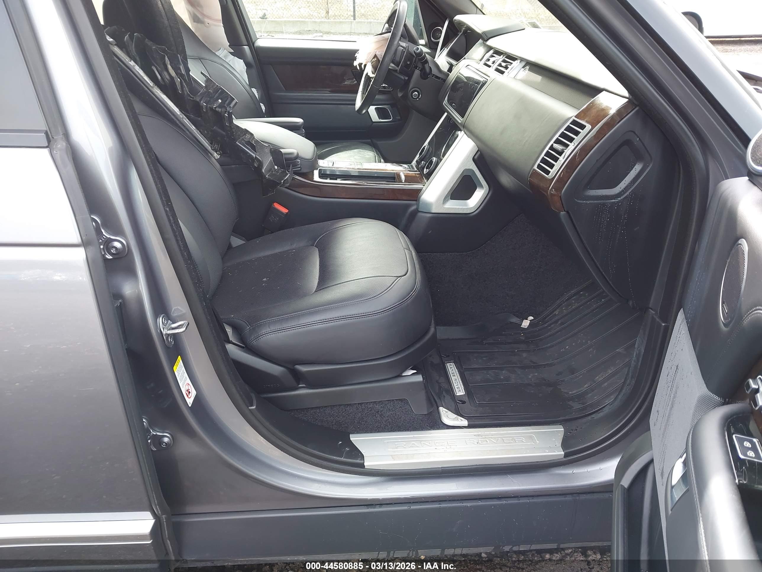 LAND ROVER image 5