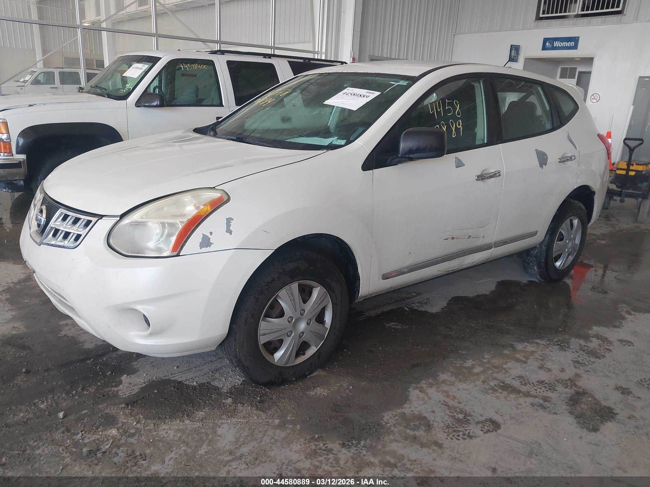 NISSAN ROGUE image 2