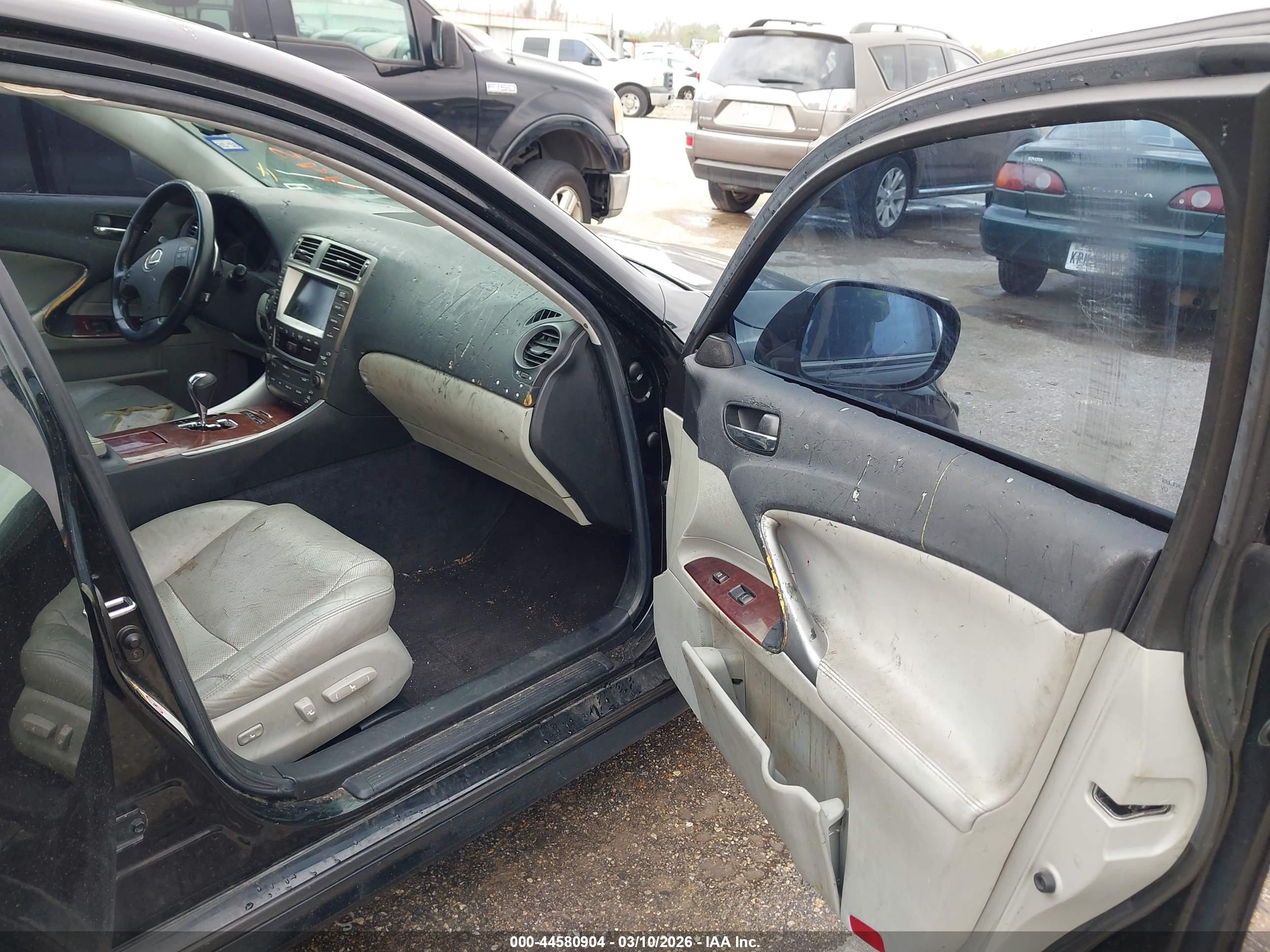 LEXUS IS image 5