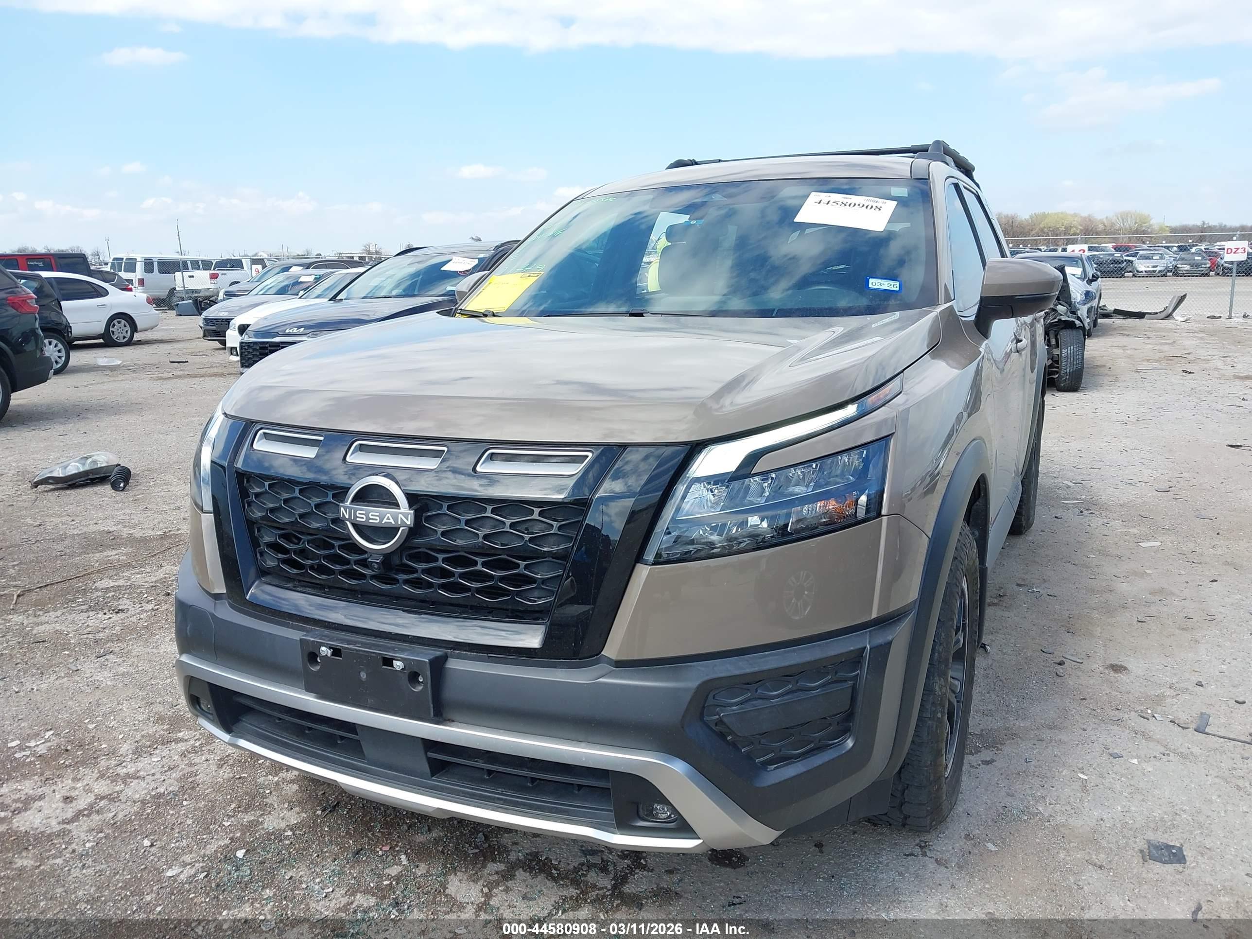 NISSAN PATHFINDER image 2