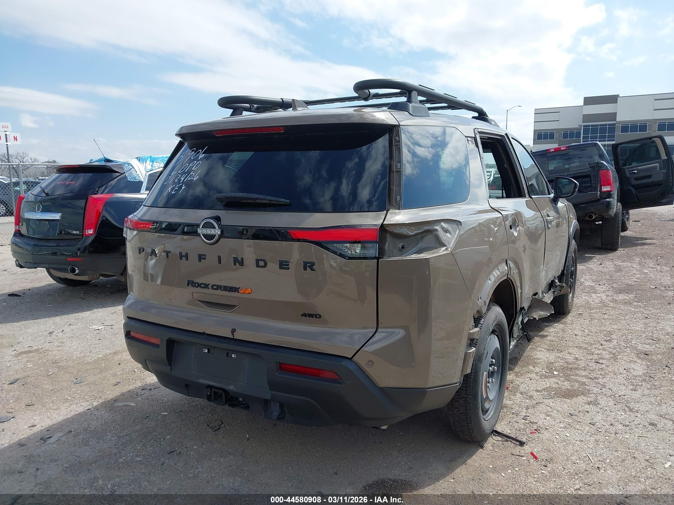 NISSAN PATHFINDER image 4