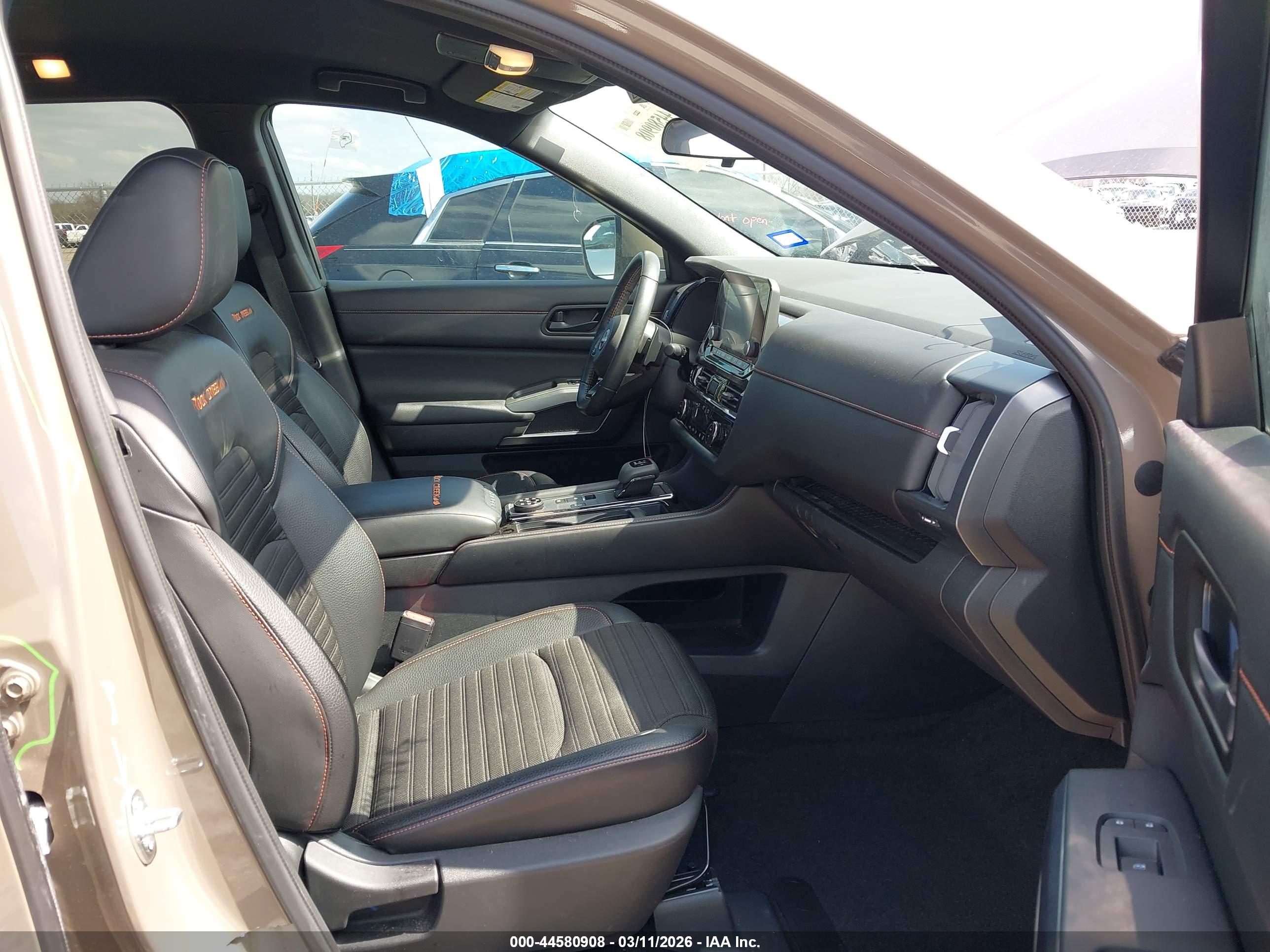 NISSAN PATHFINDER image 5