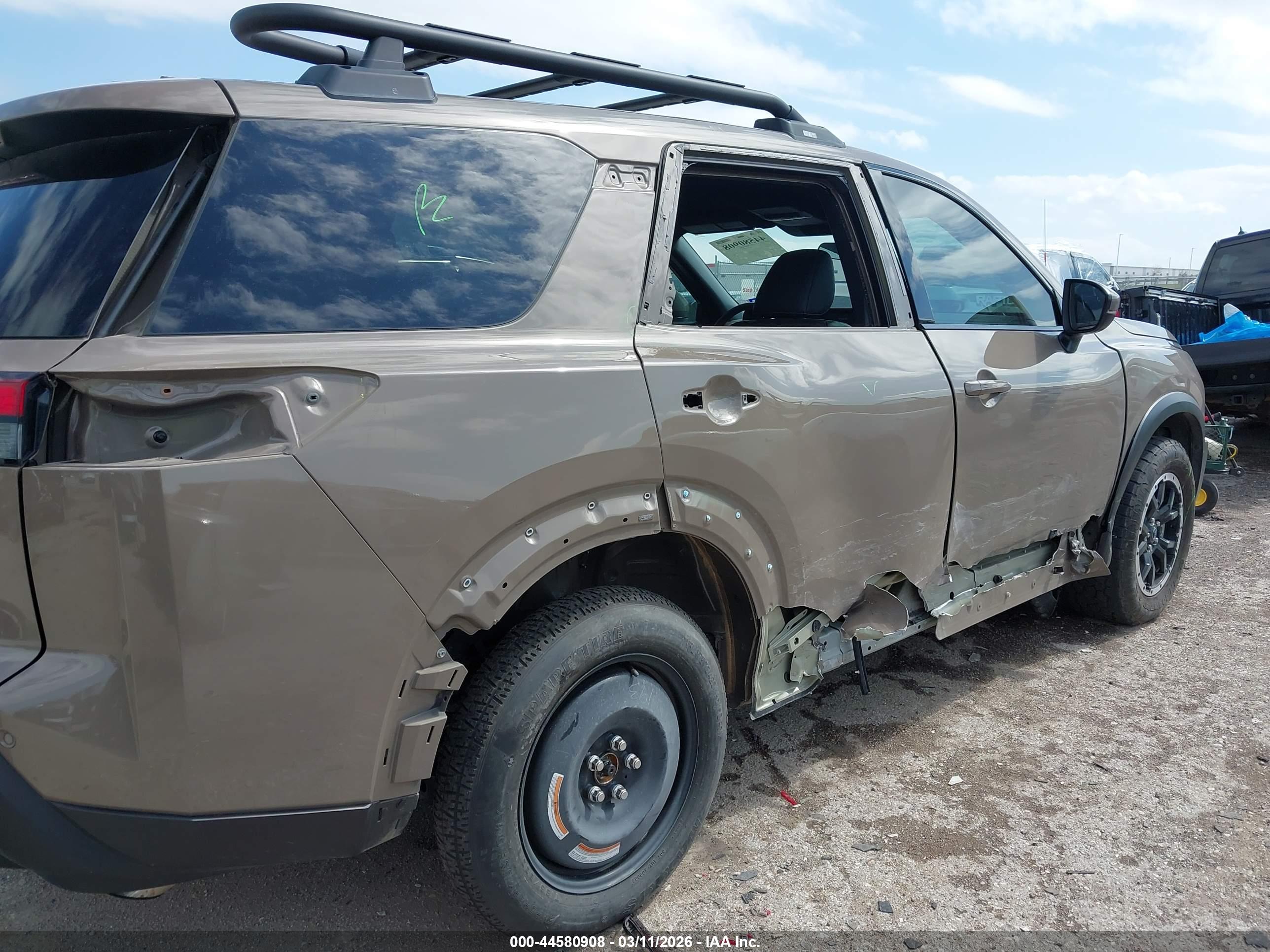 NISSAN PATHFINDER image 6