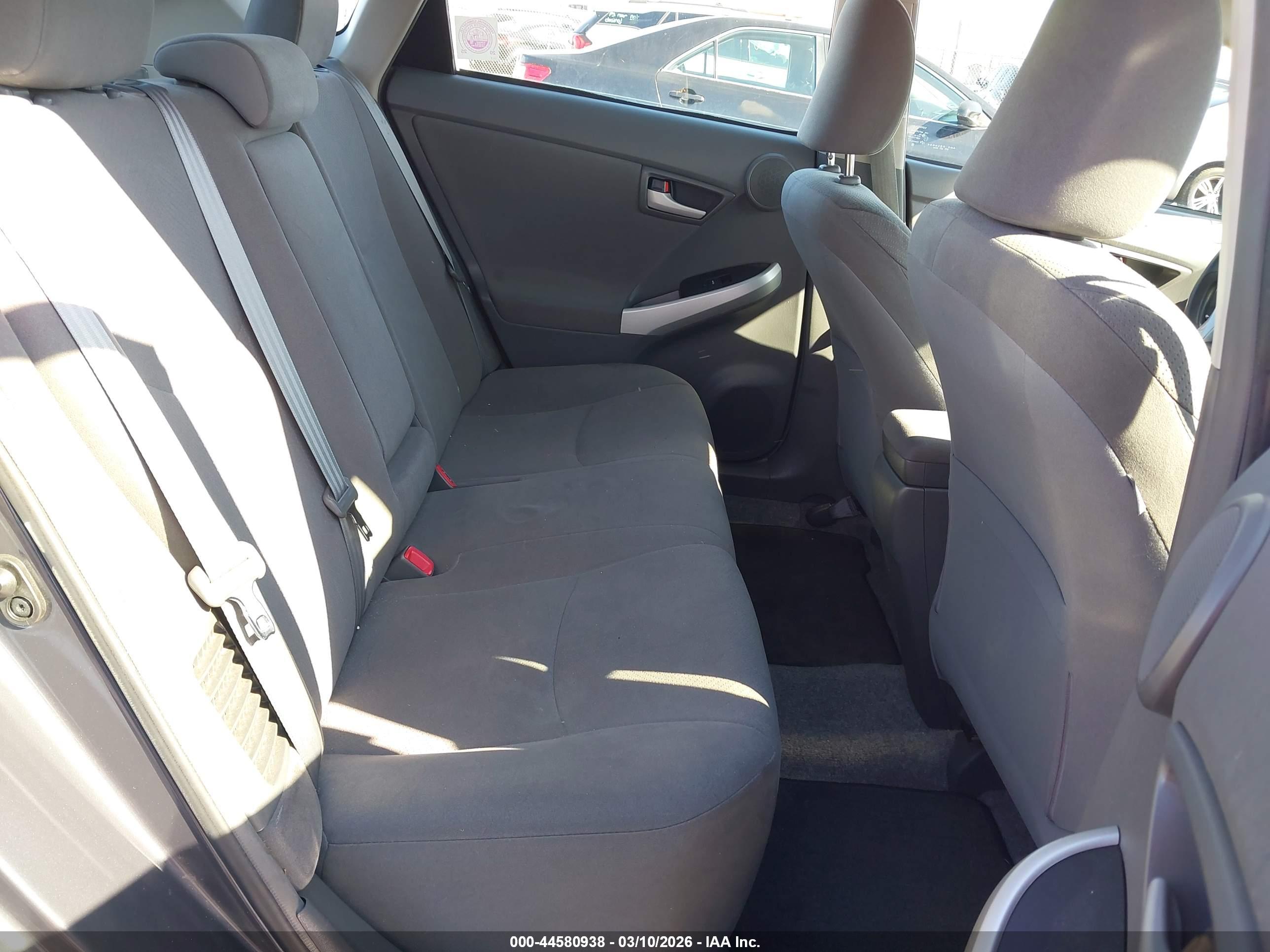 TOYOTA PRIUS image 8