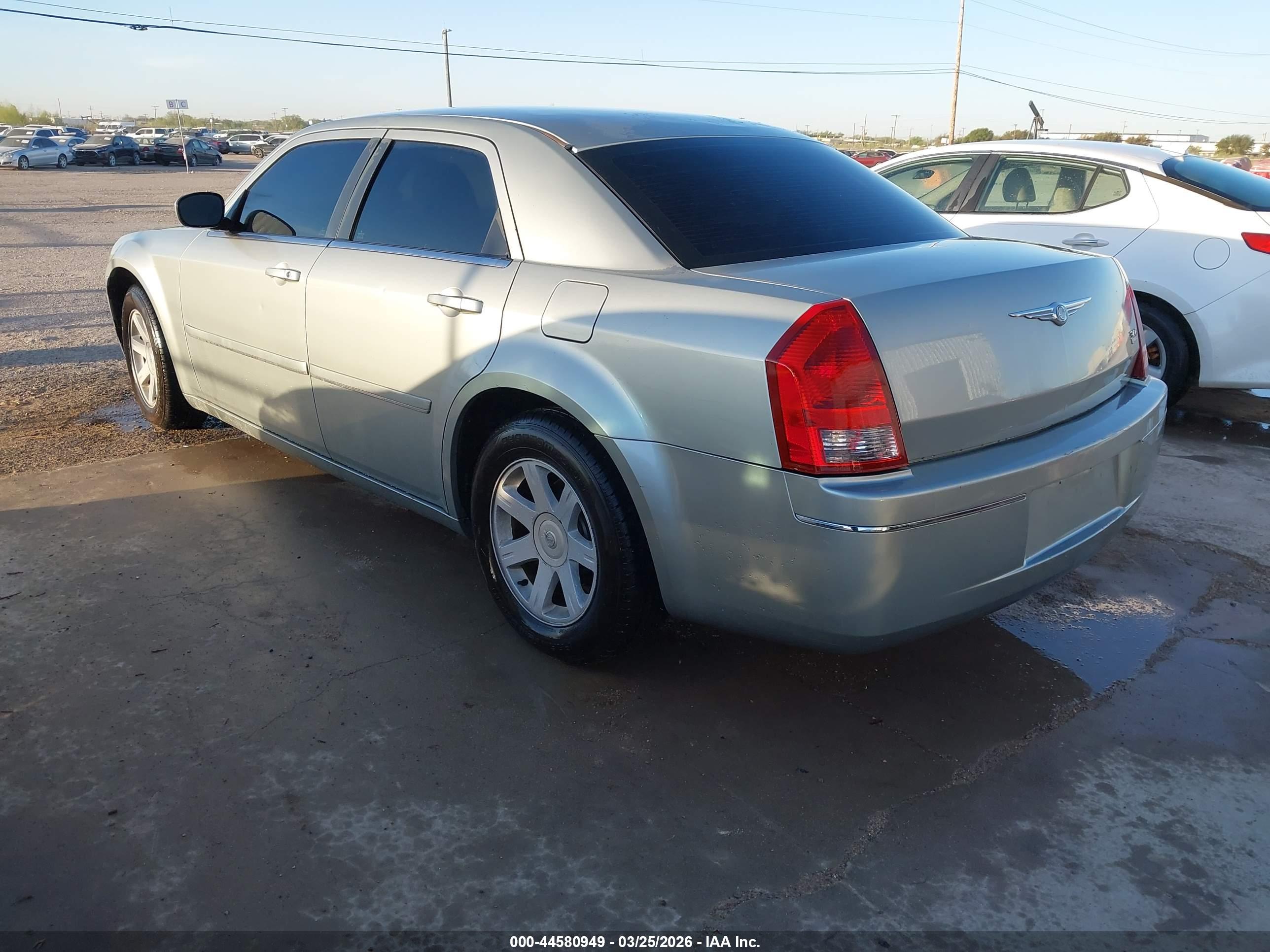 CHRYSLER 300 image 3