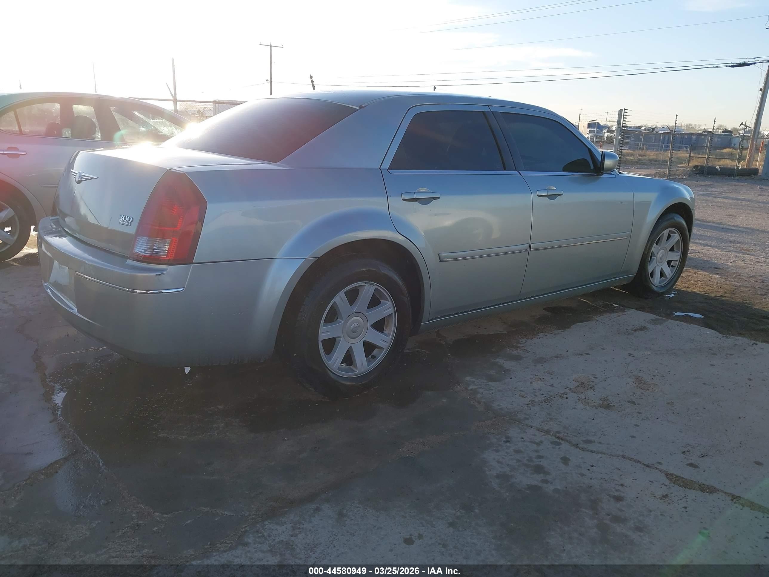CHRYSLER 300 image 4