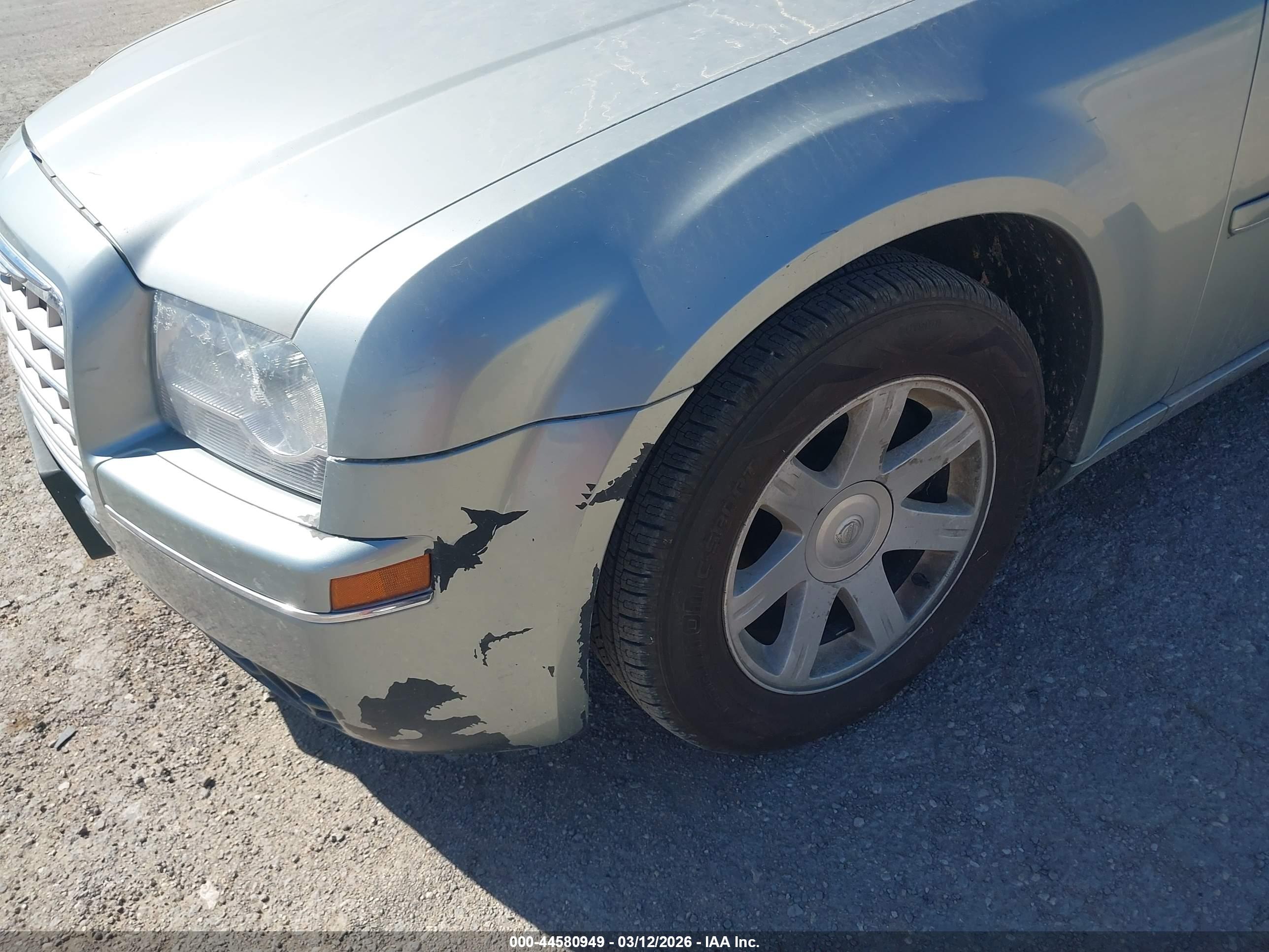 CHRYSLER 300 image 6