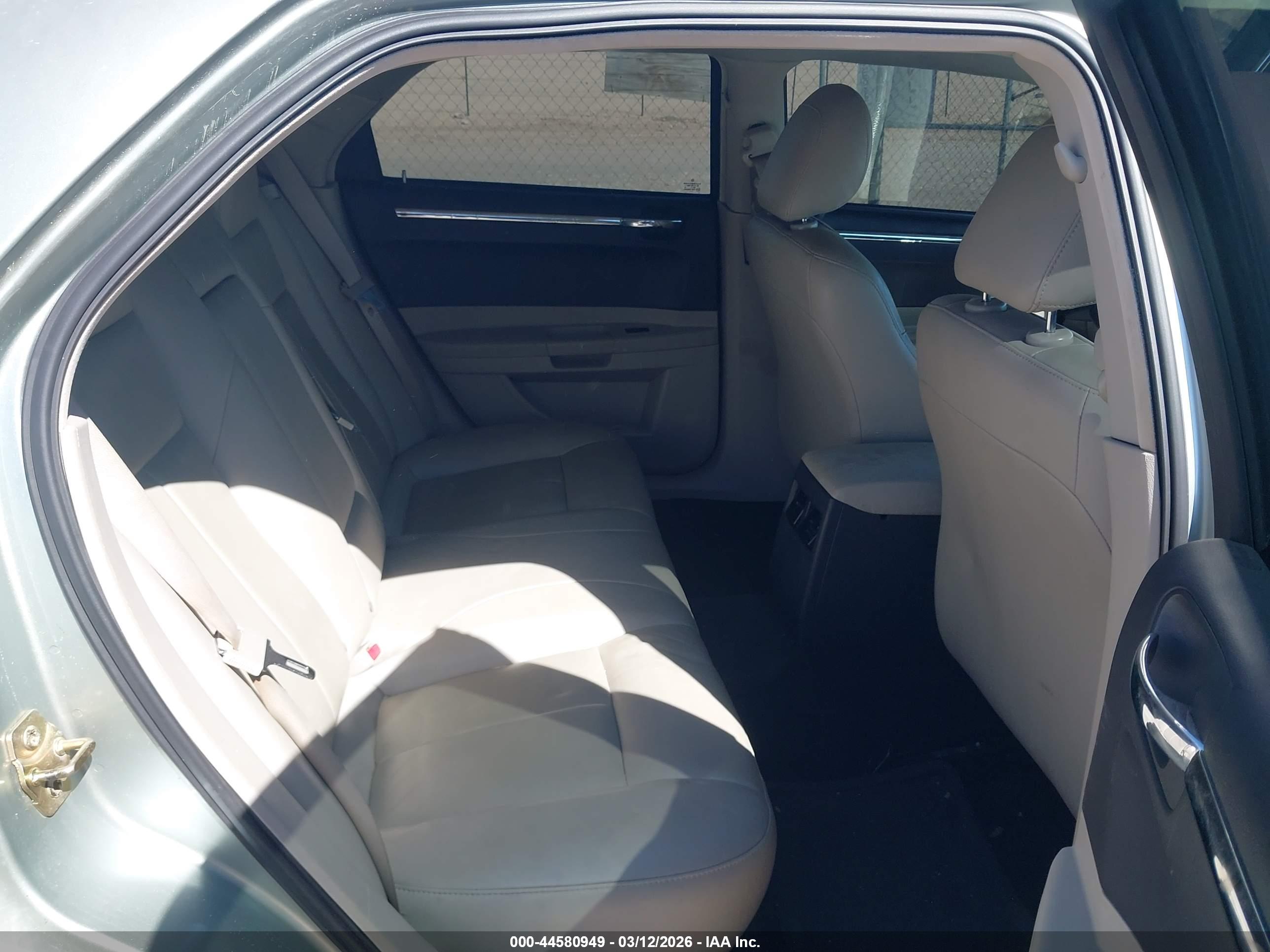 CHRYSLER 300 image 8