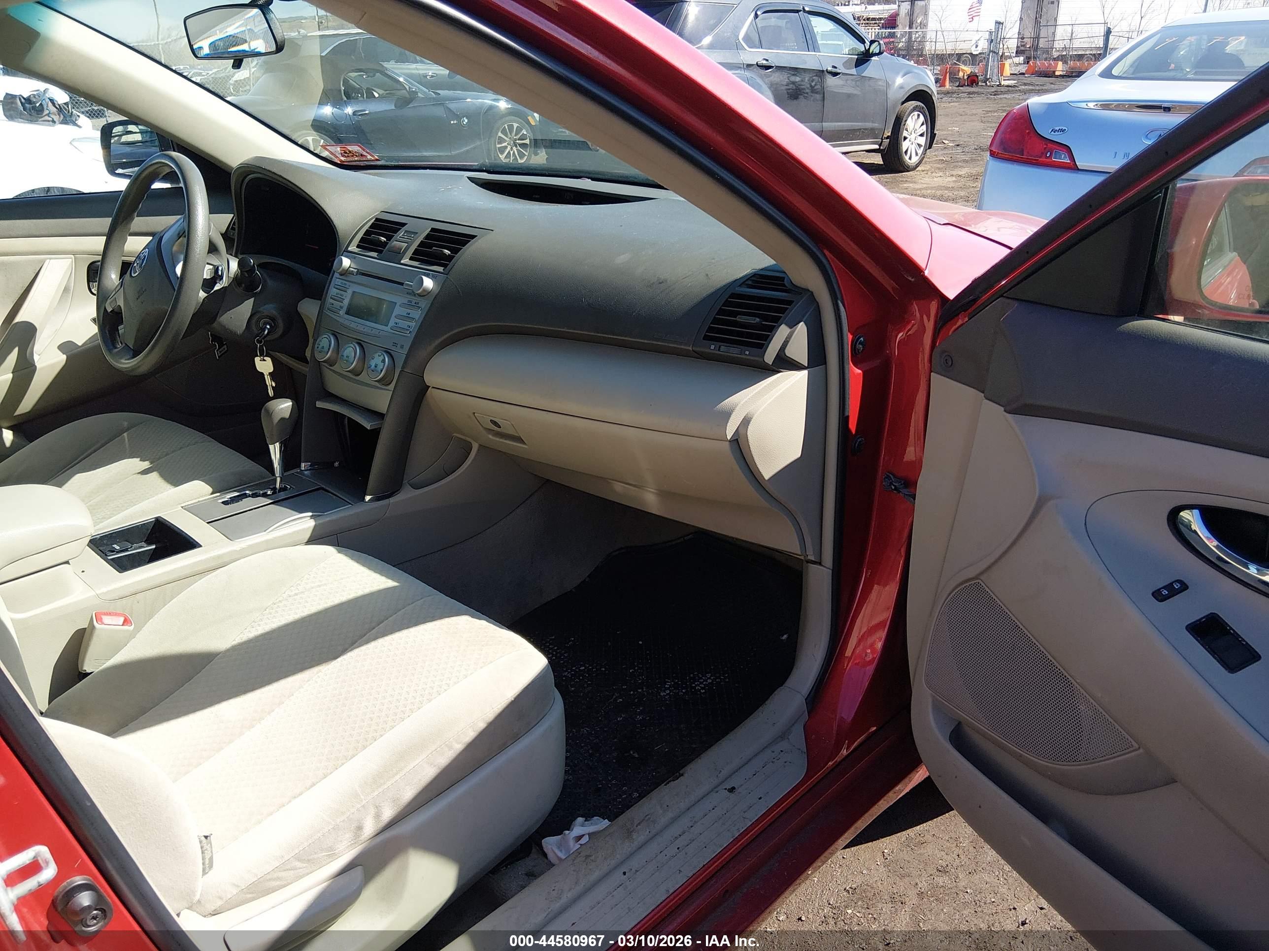 TOYOTA CAMRY image 5
