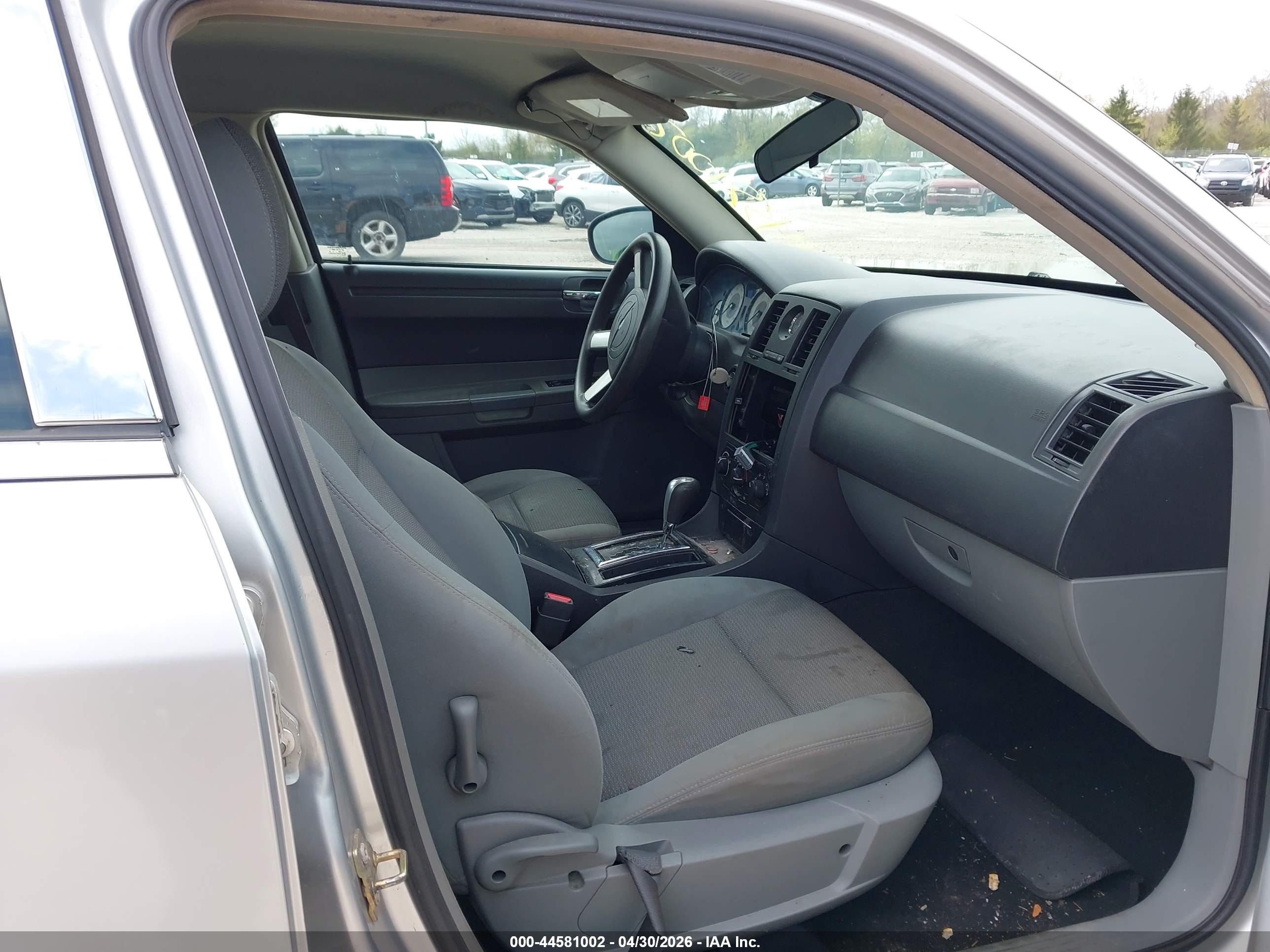 CHRYSLER 300 image 5