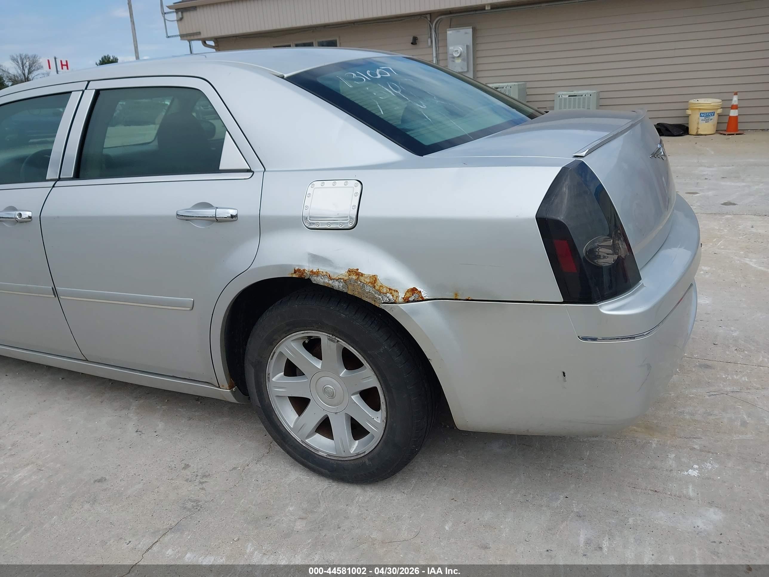 CHRYSLER 300 image 6