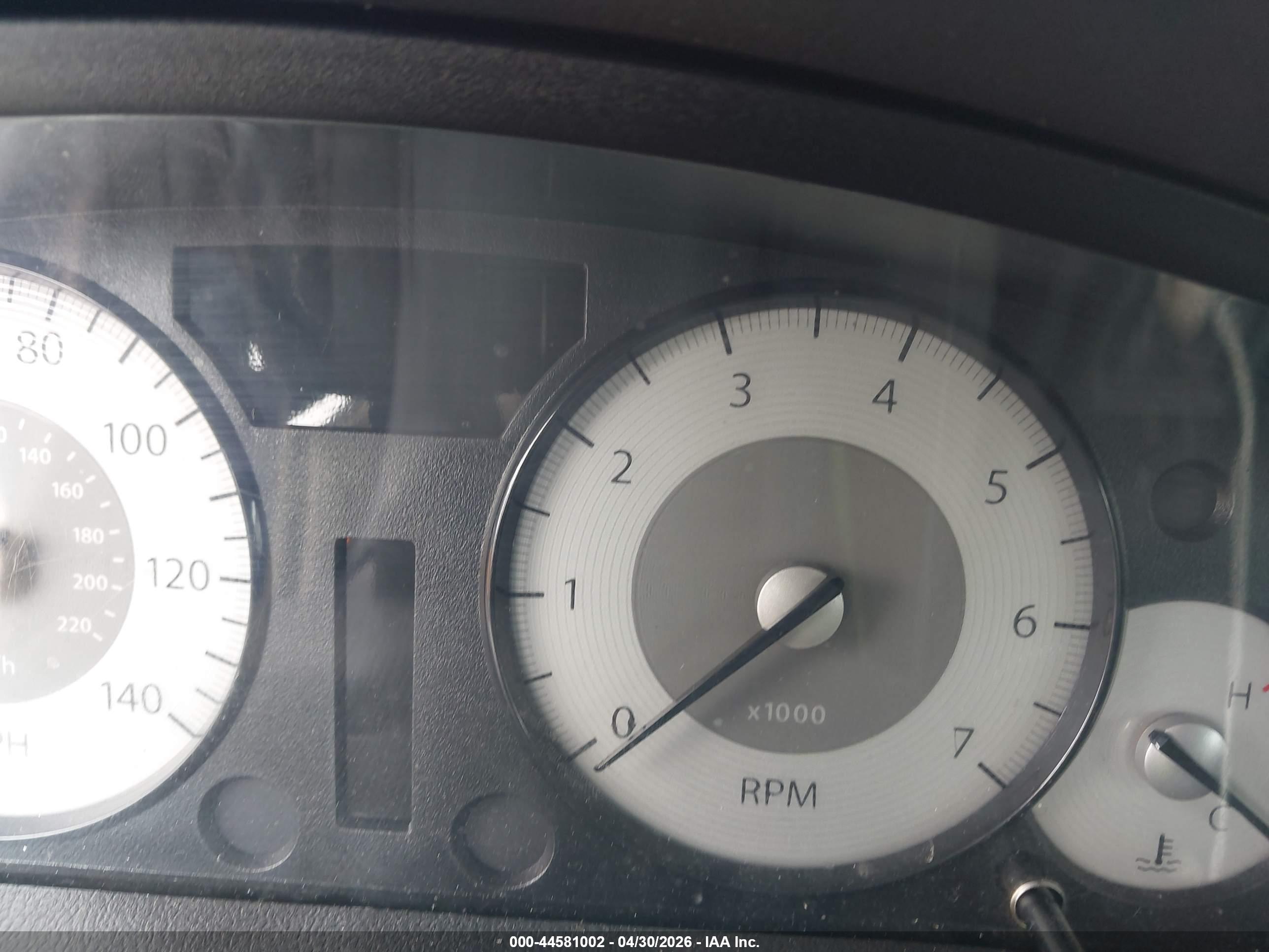 CHRYSLER 300 image 7