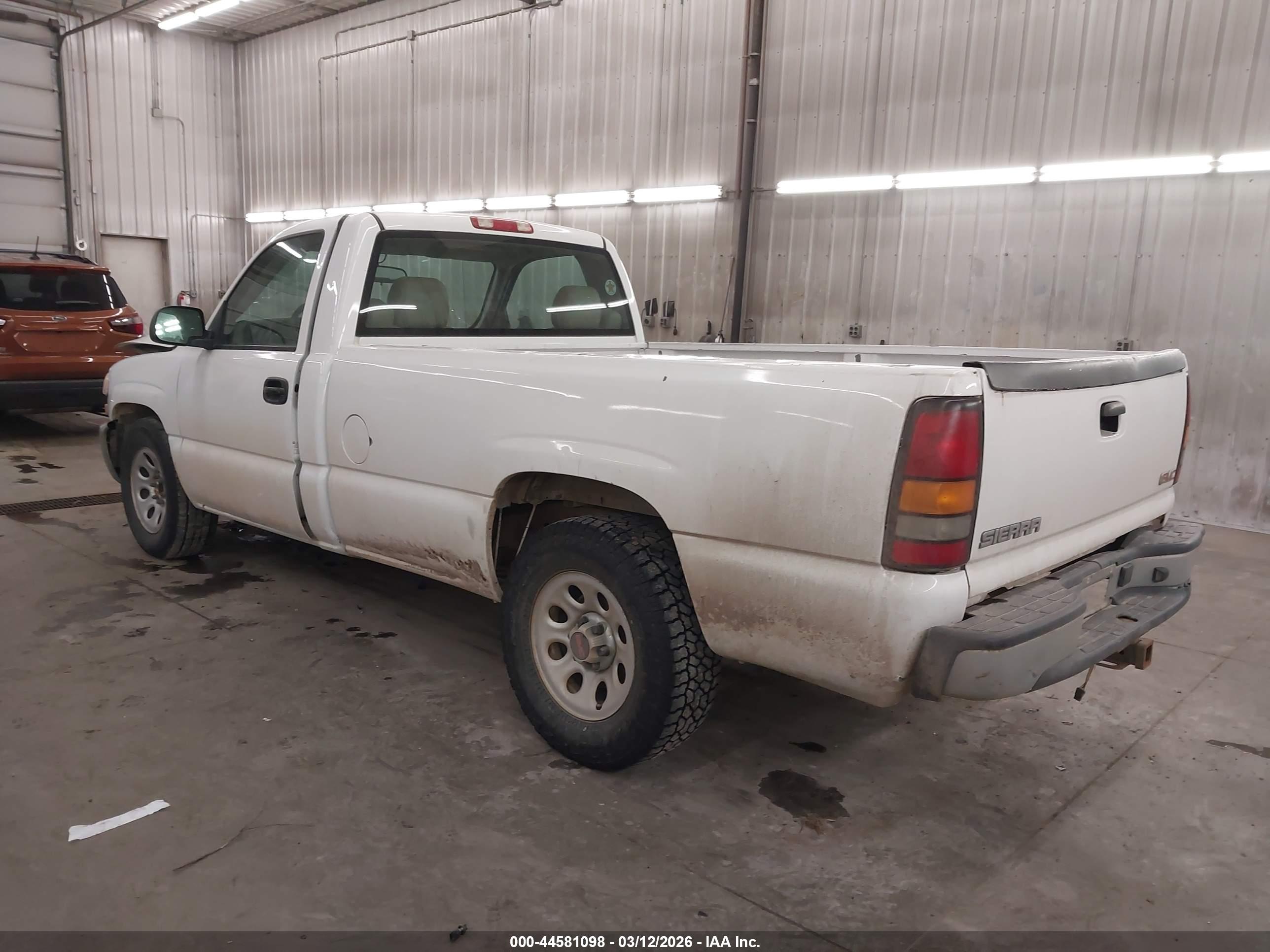 GMC SIERRA image 3