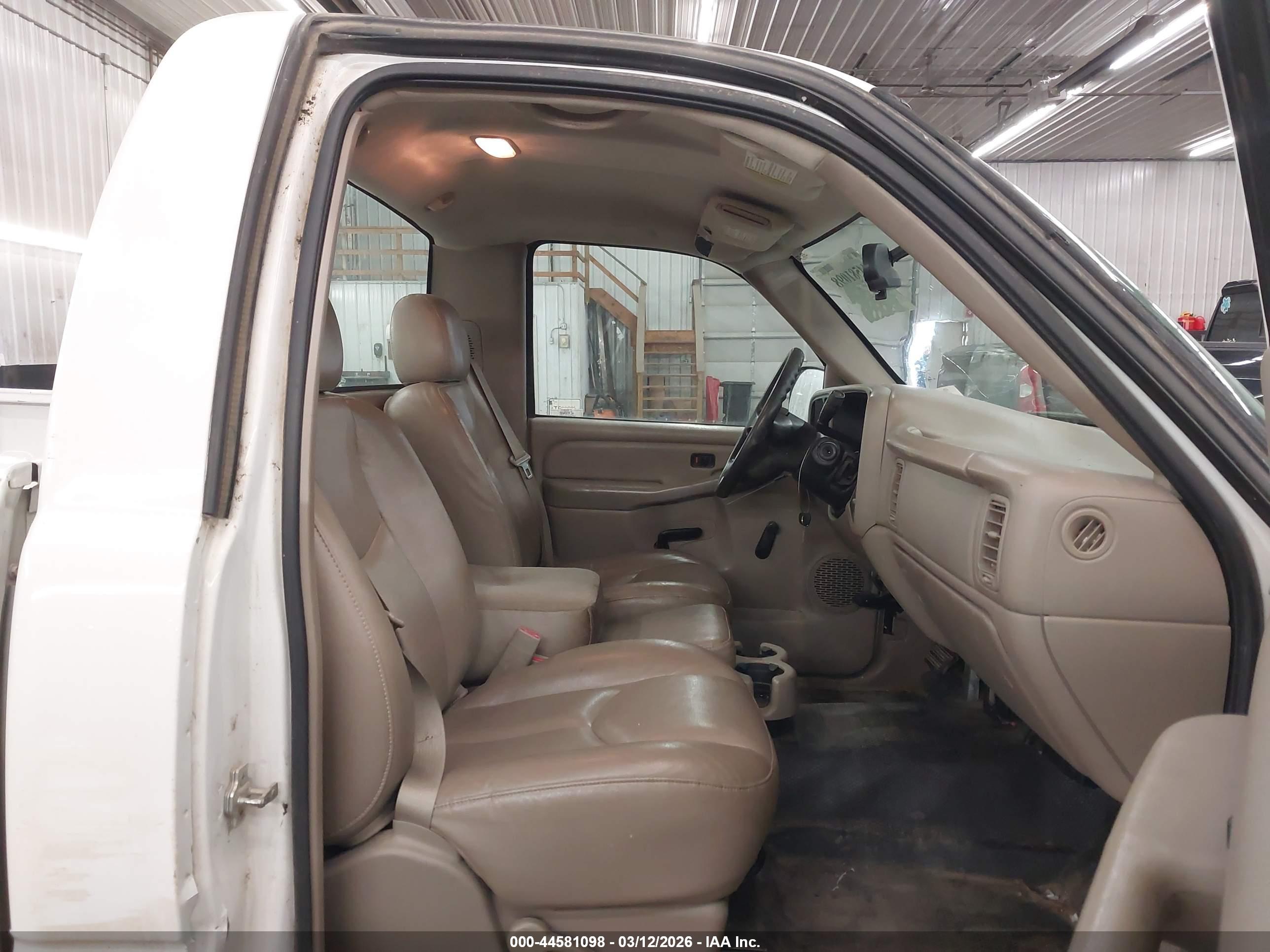 GMC SIERRA image 8