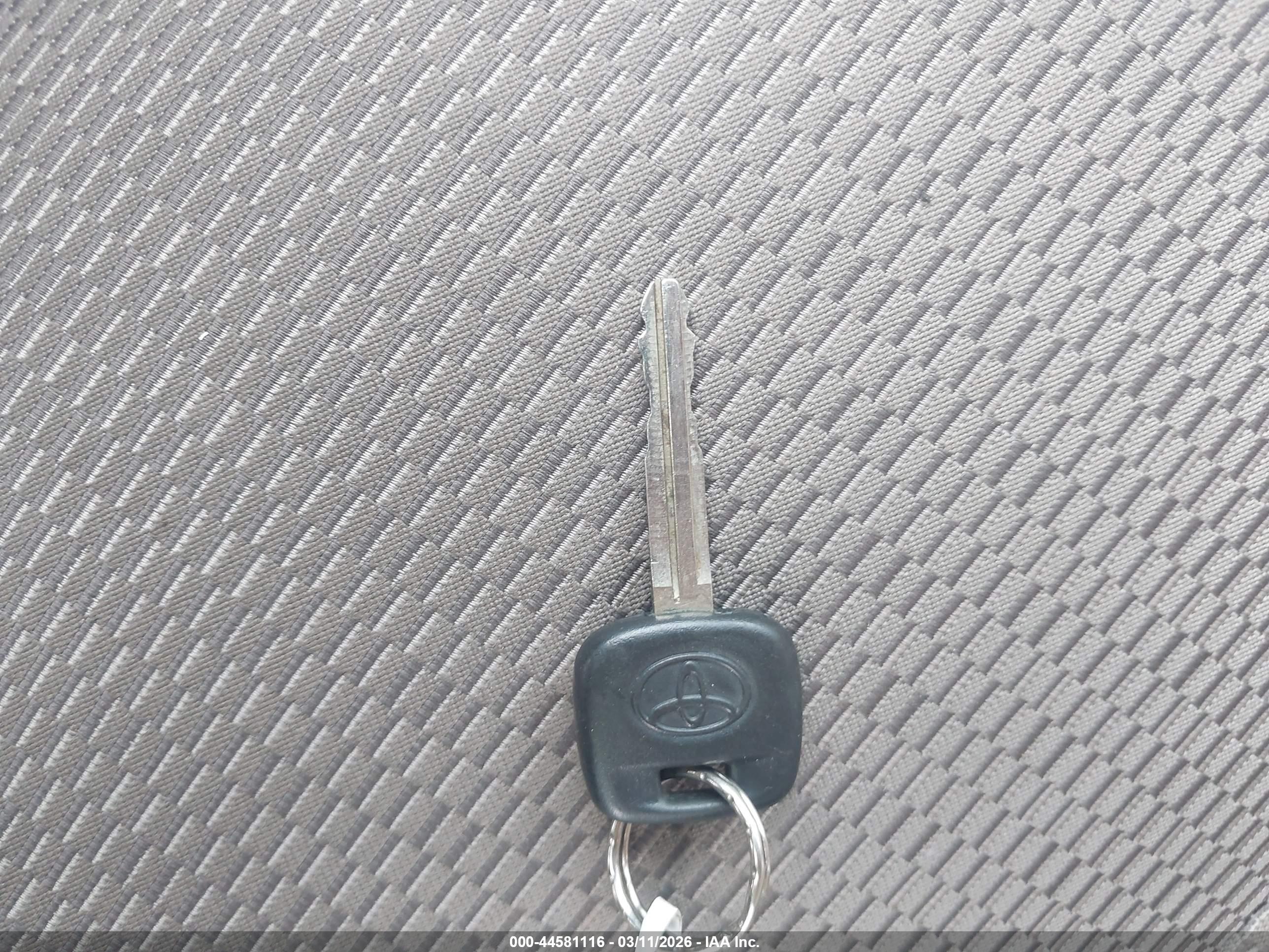 TOYOTA RAV4 image 11