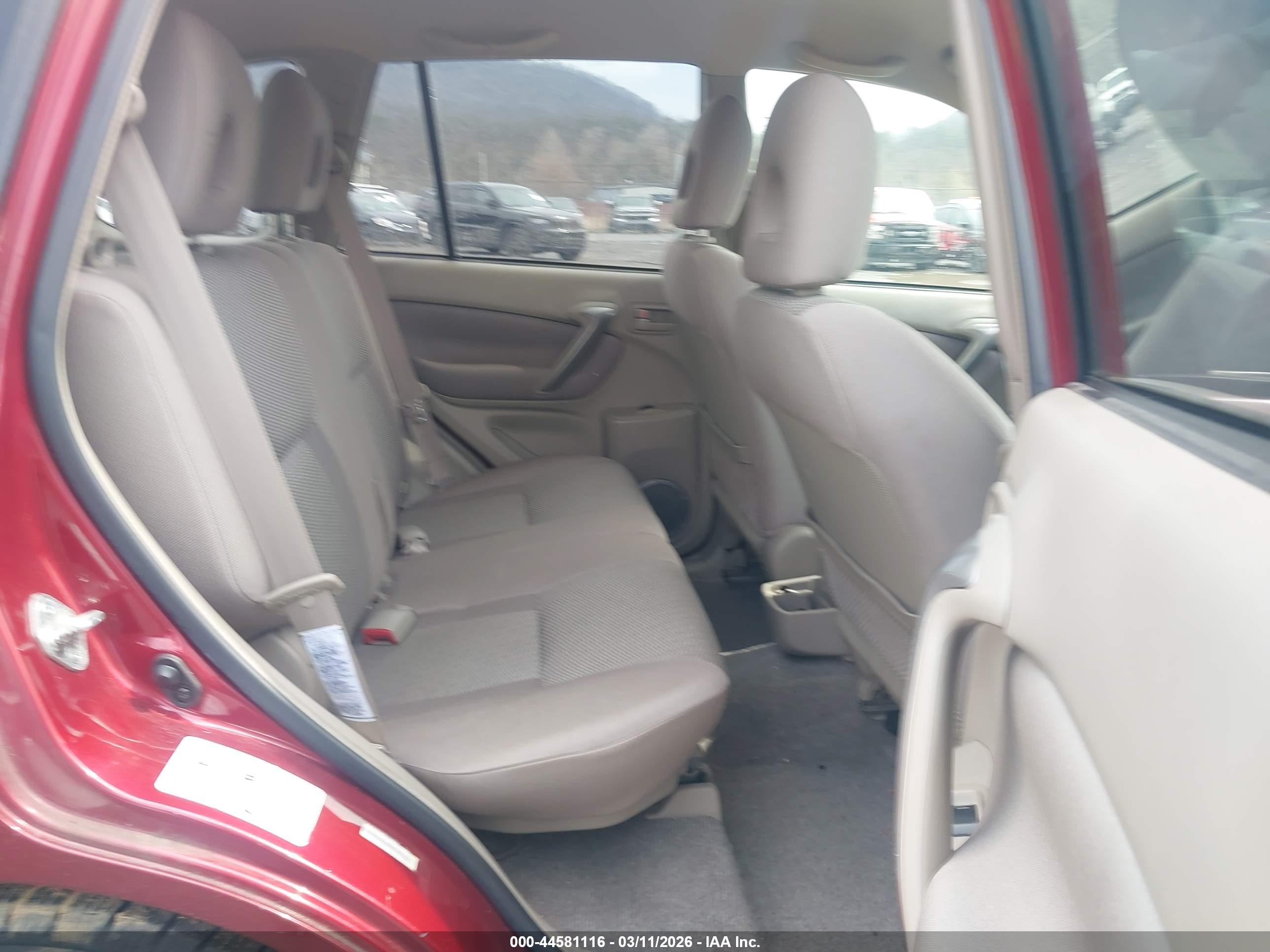 TOYOTA RAV4 image 8