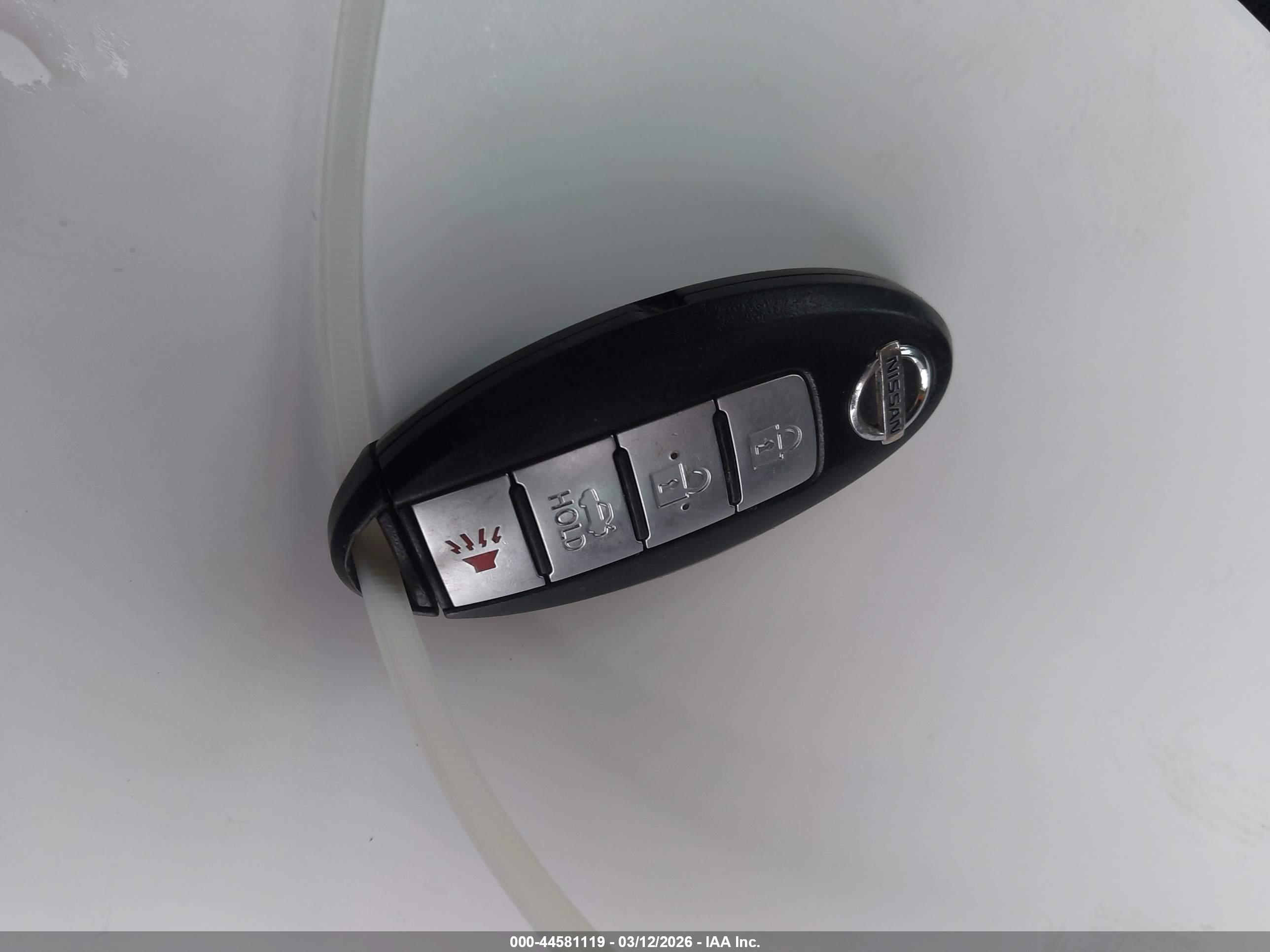 NISSAN MAXIMA image 11