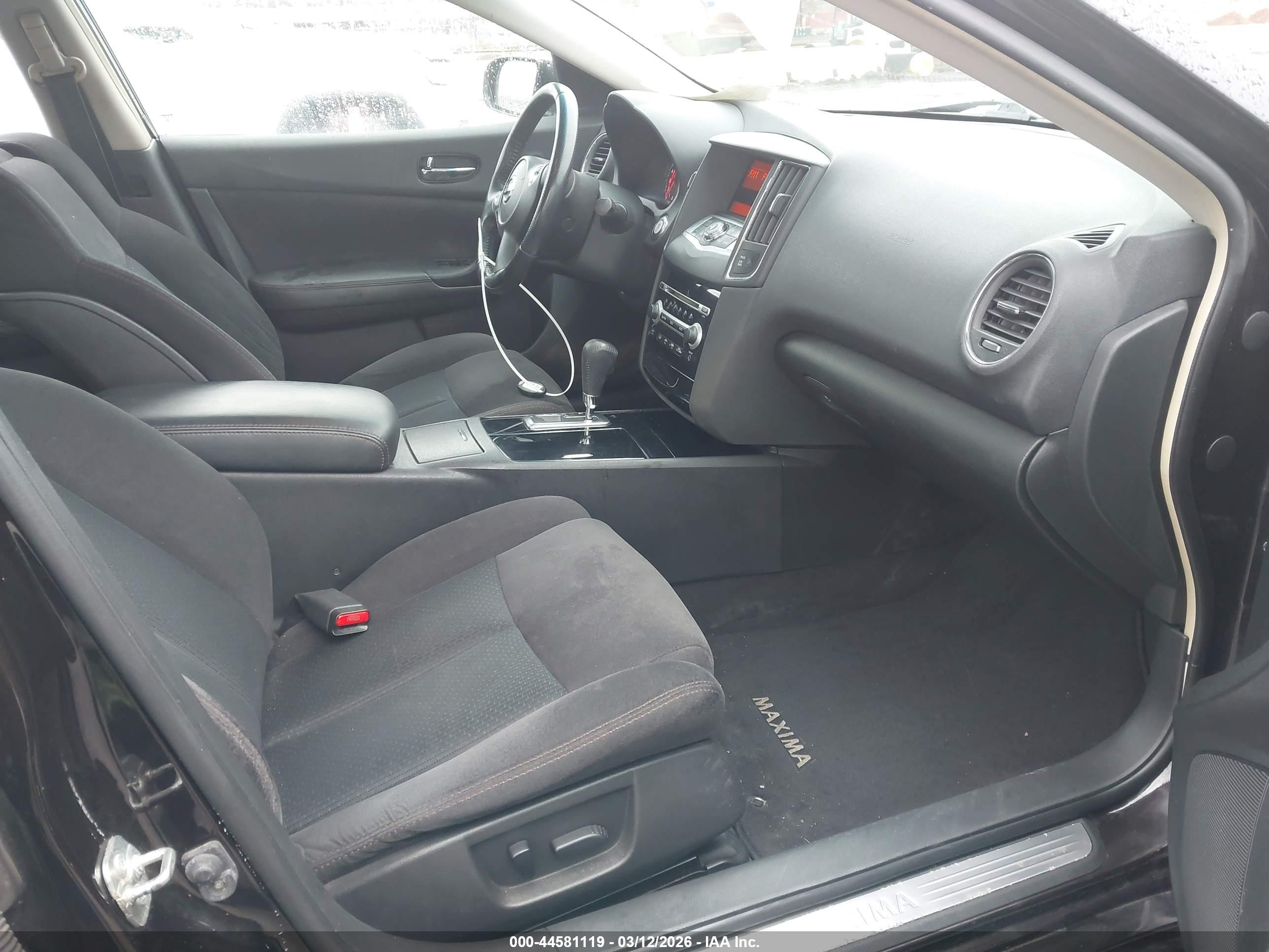 NISSAN MAXIMA image 5